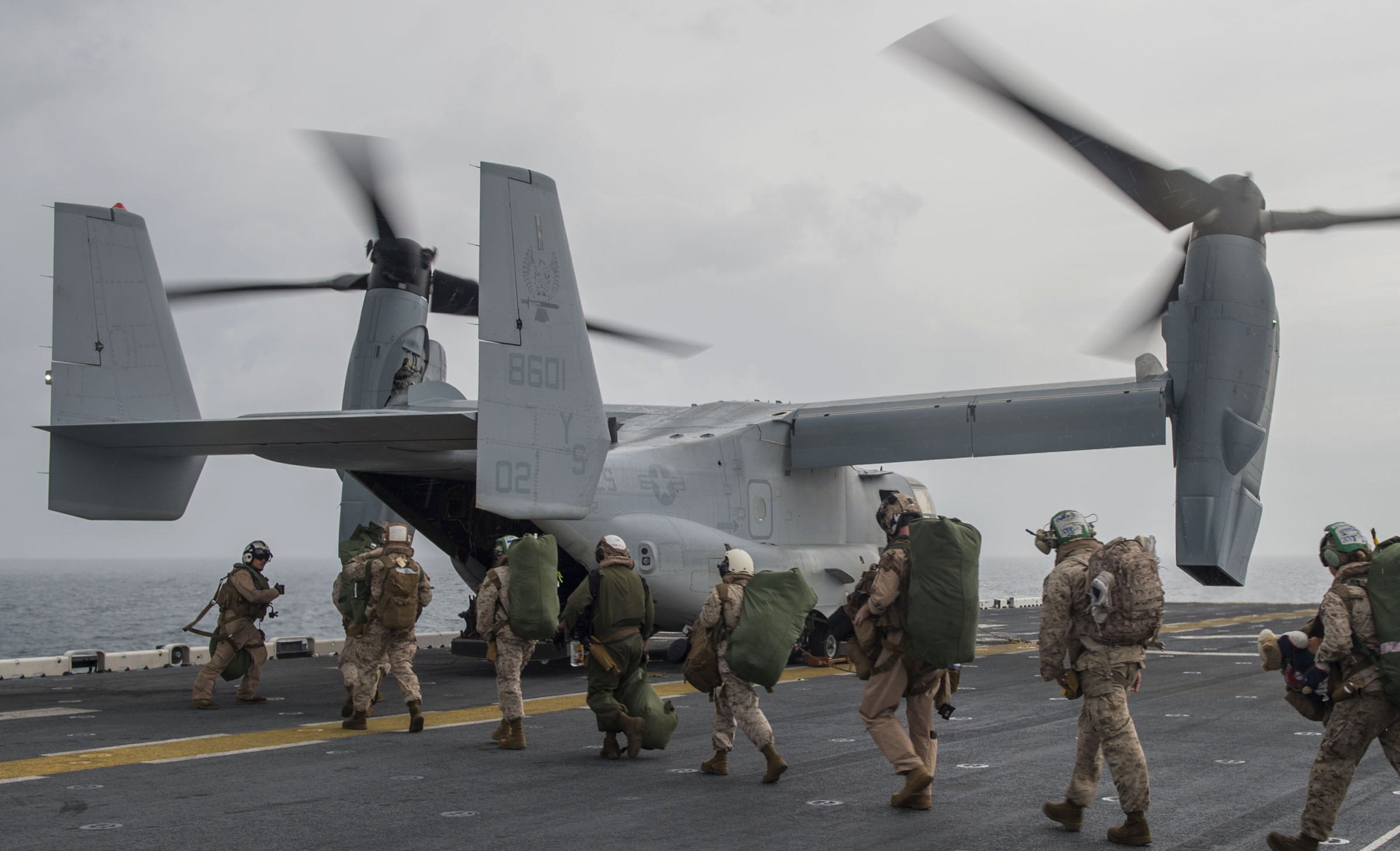 vmm-162 golden eagles mv-22b osprey uss kearsarge lhd-3 2015 33