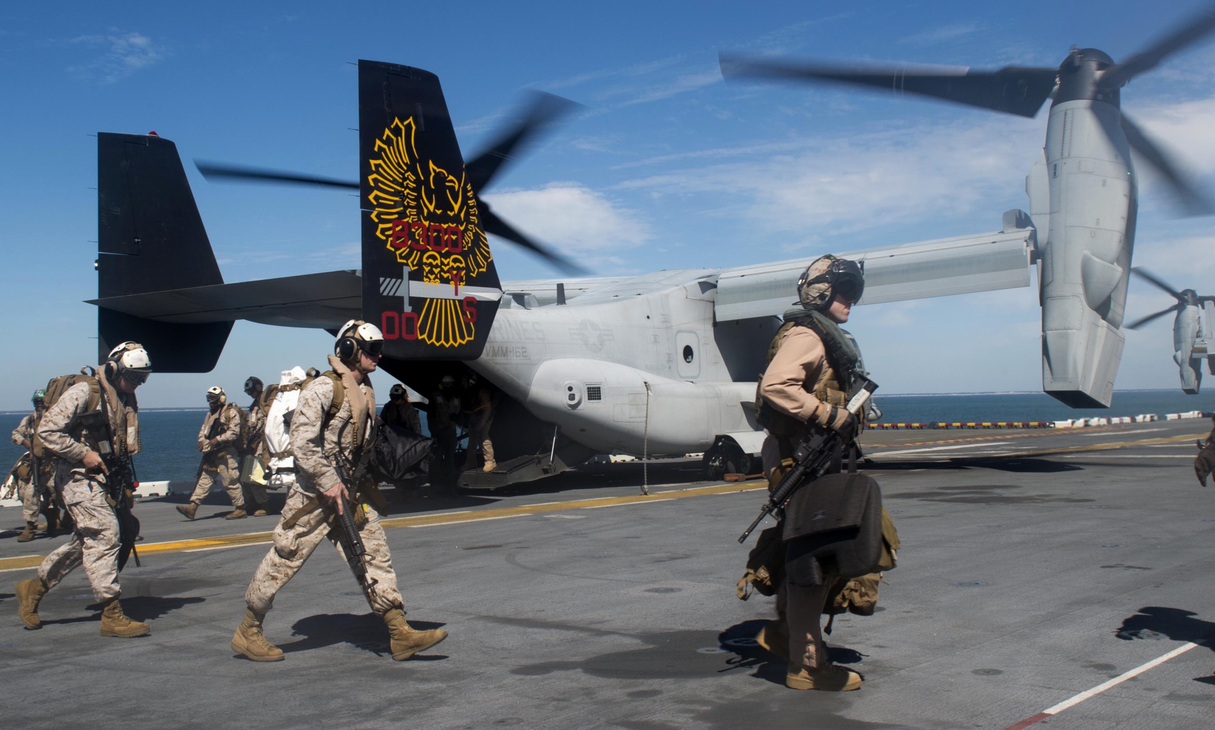 vmm-162 golden eagles mv-22b osprey uss kearsarge lhd-3 2015 35