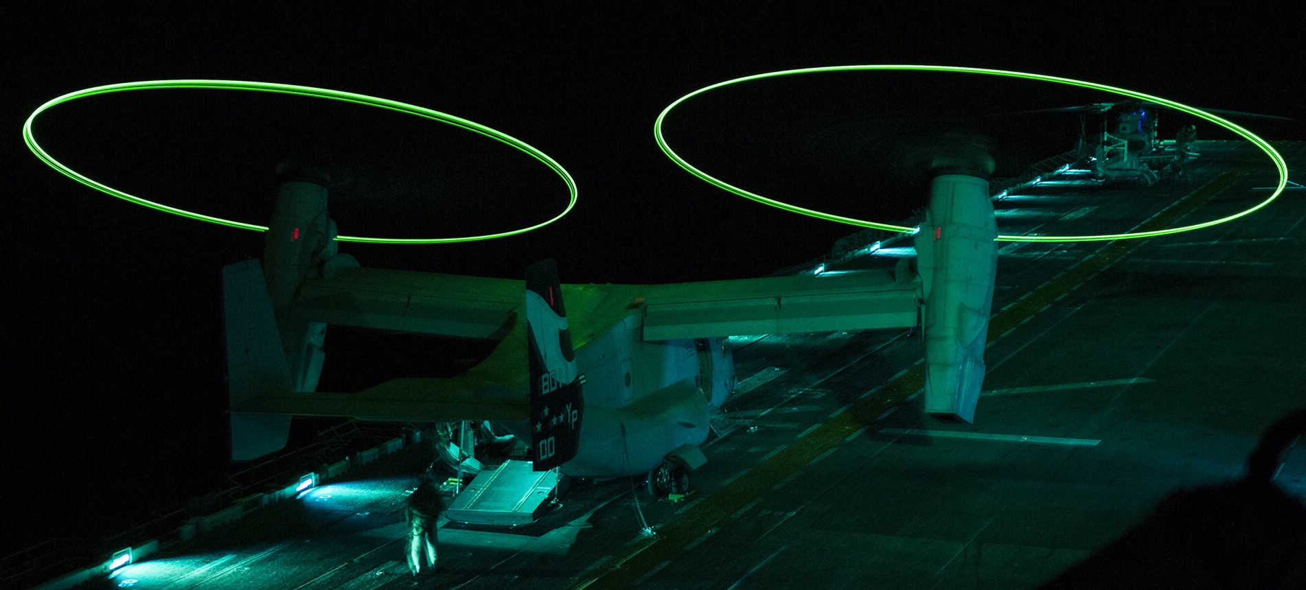 vmm-163 evil eyes mv-22b osprey uss makin island lhd-8 night operations 2014 09