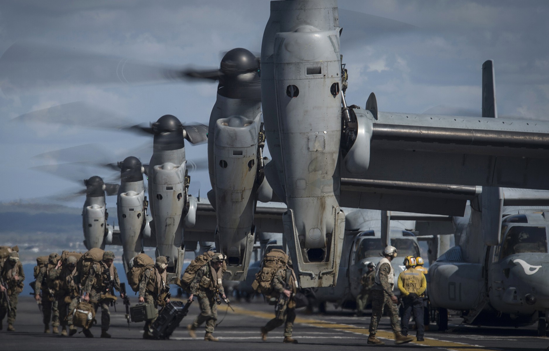 vmm-163 evil eyes mv-22b osprey uss makin island lhd-8 2015 15