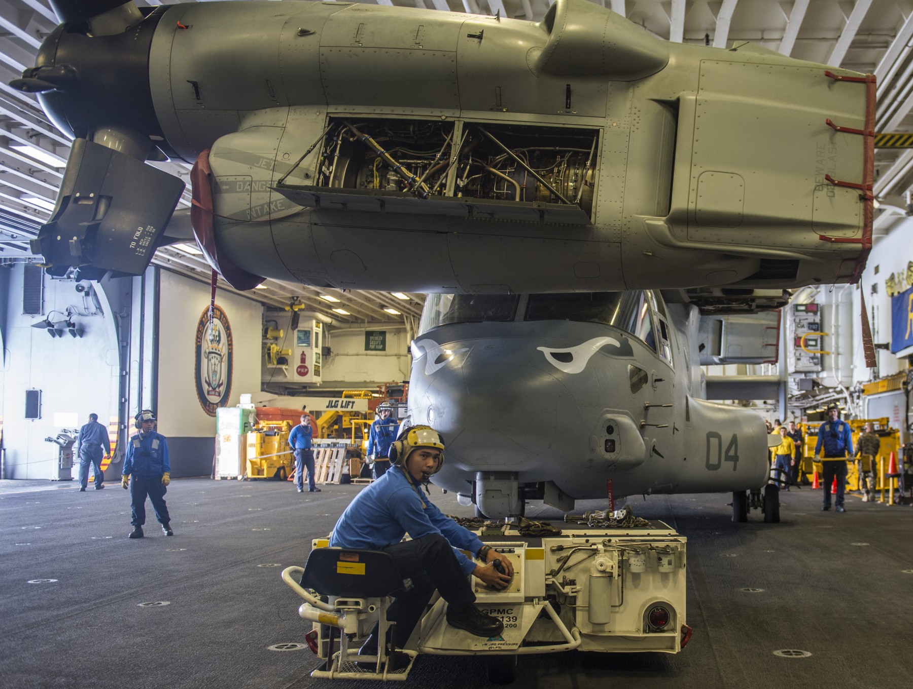 vmm-163 evil eyes mv-22b osprey uss makin island 2016 27