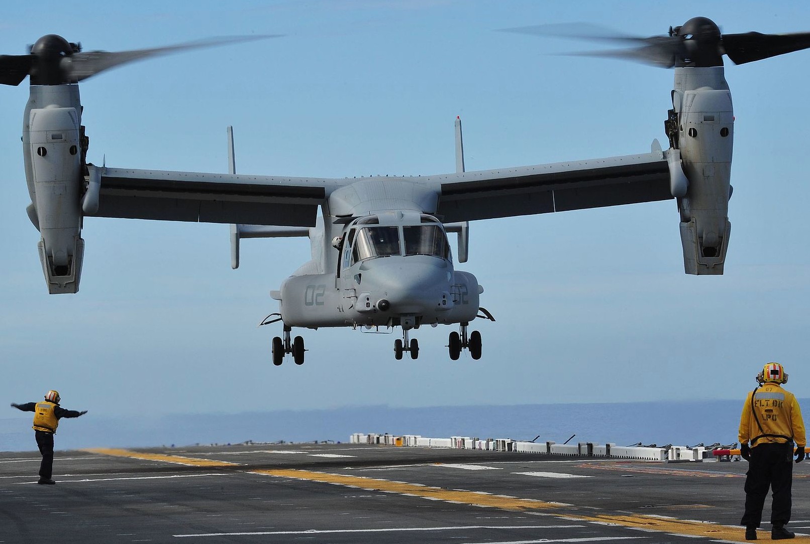 vmm-166 sea elk mv-22b osprey uss makin island lhd-8 2011 08