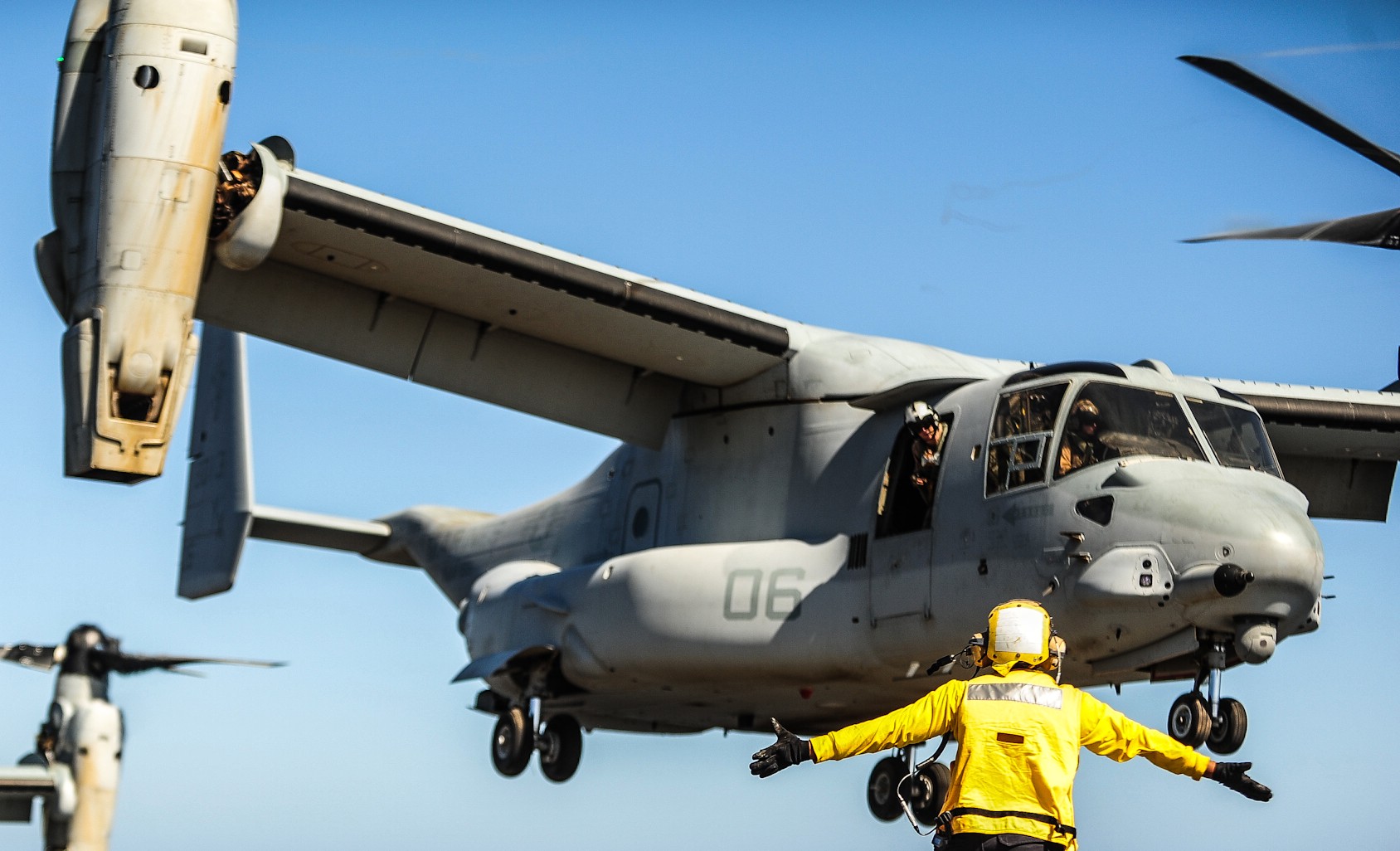 vmm-166 sea elk mv-22b osprey uss boxer lhd-4 2013 23