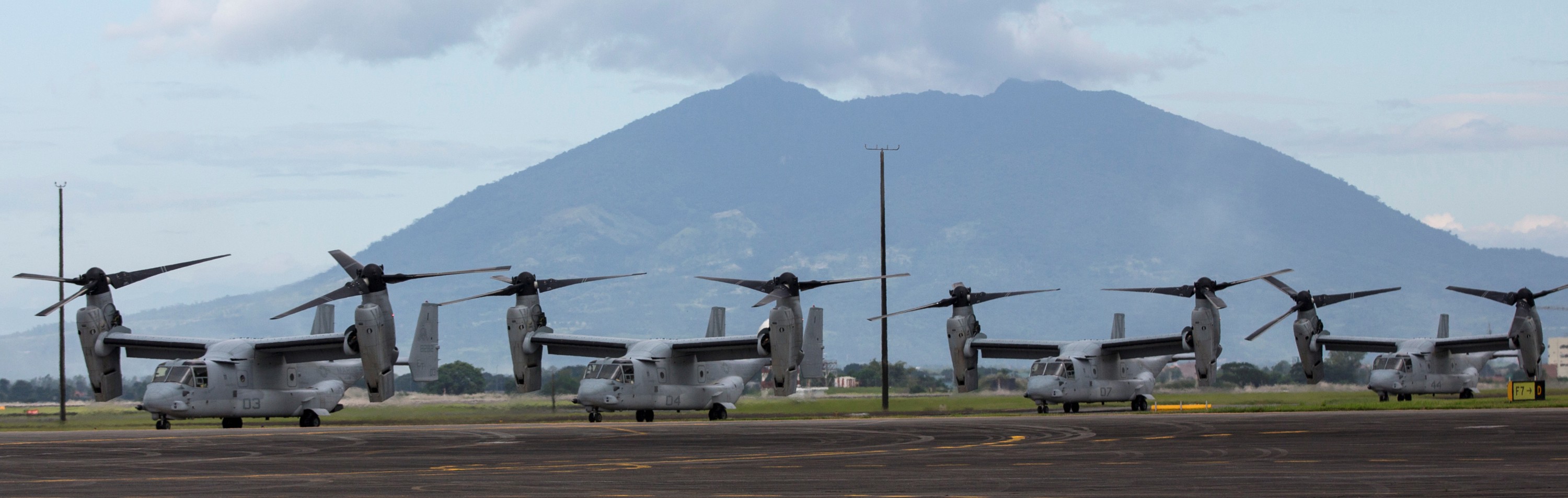 vmm-262 flying tigers mv-22b osprey clark airbase philippines 2014 79