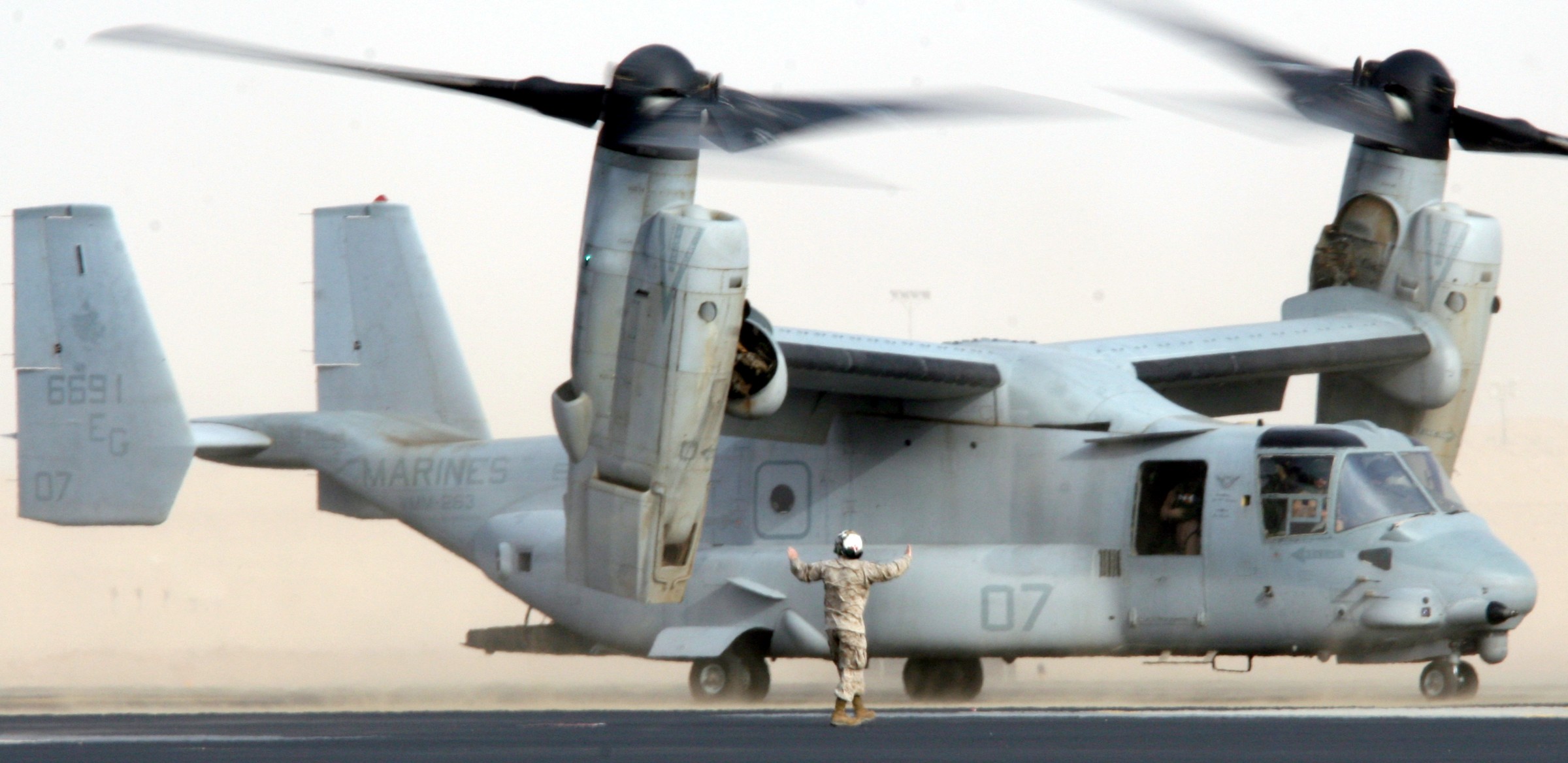 vmm-263 thunder chickens mv-22b osprey udairi army airfield kuwait 2009 103