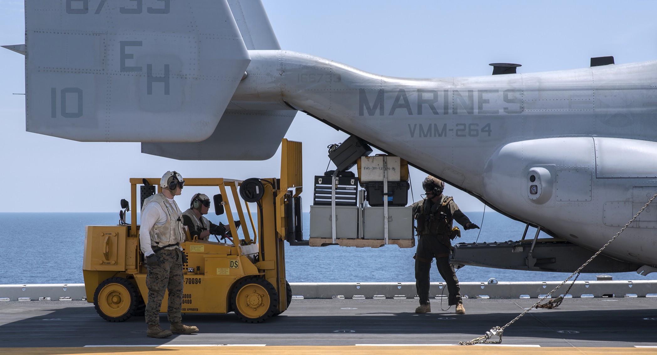 marine medium tiltrotor squadron vmm-264 black knights mv-22b osprey uss wasp lhd-1 2016 11