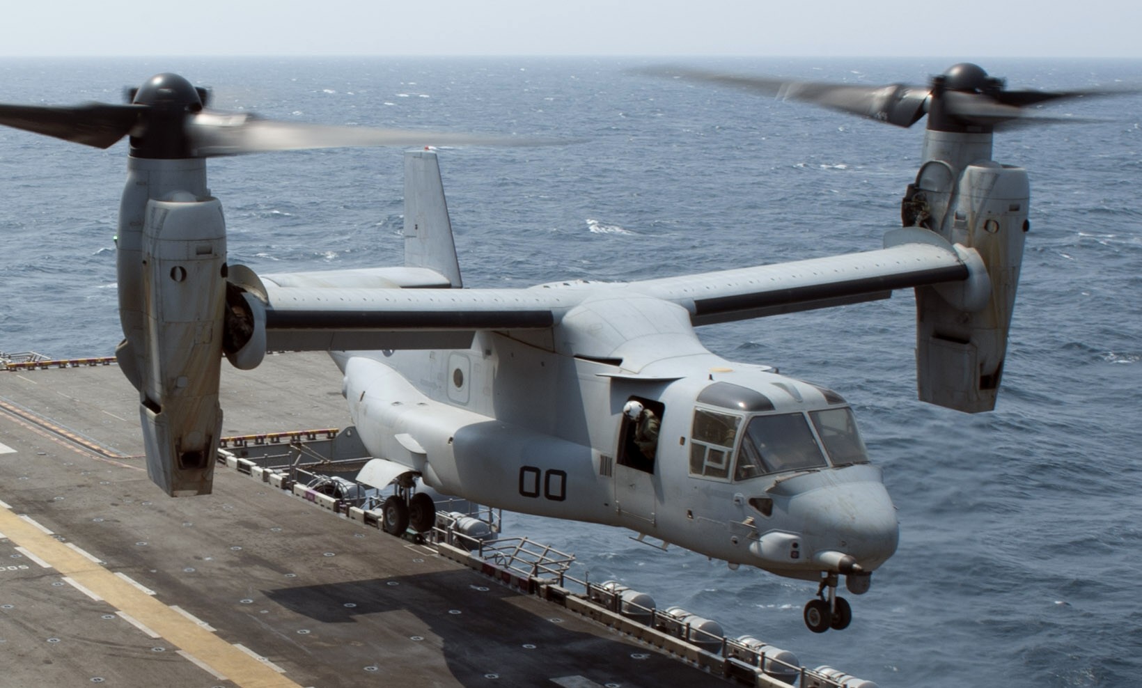 vmm-265 dragons mv-22b osprey uss bonhomme richard lhd-6 2014 36