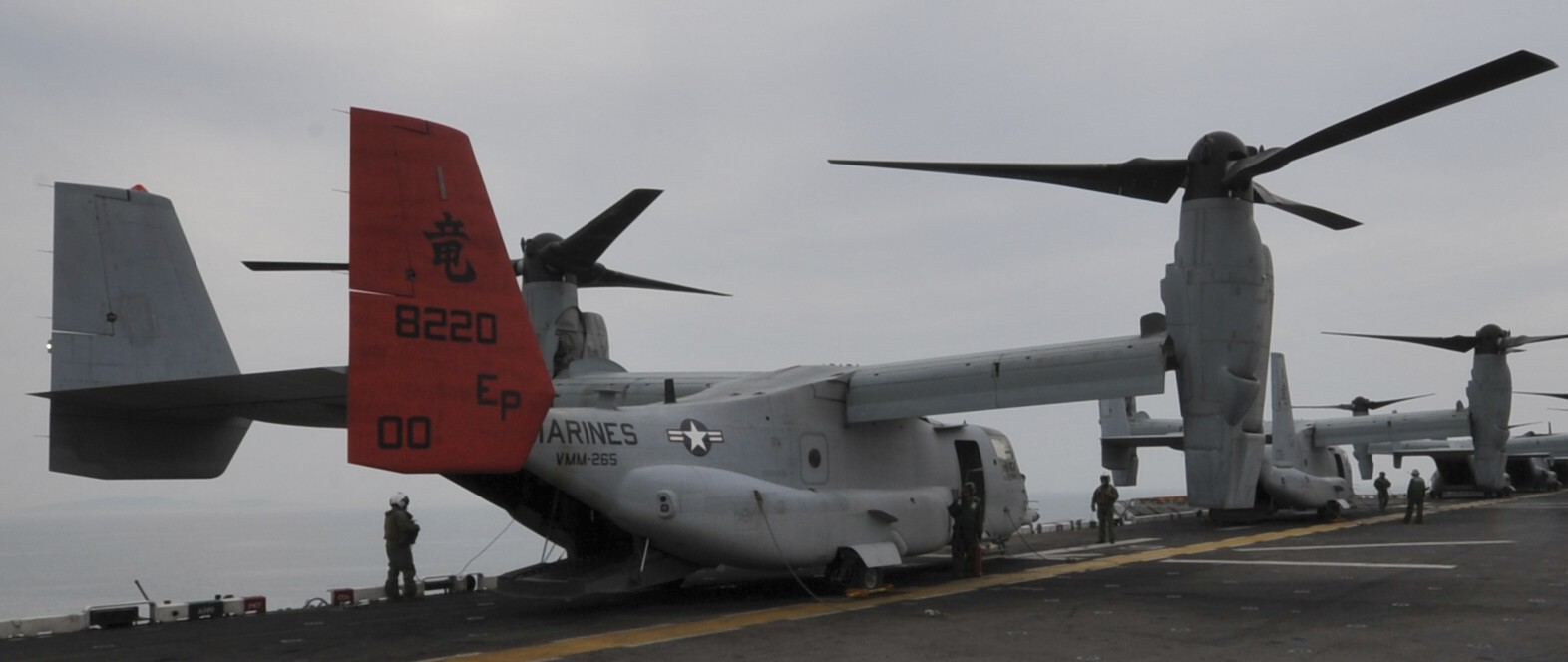 marine medium tiltrotor squadron vmm-265 dragons mv-22b osprey uss bonhomme richard lhd-6 2014 38