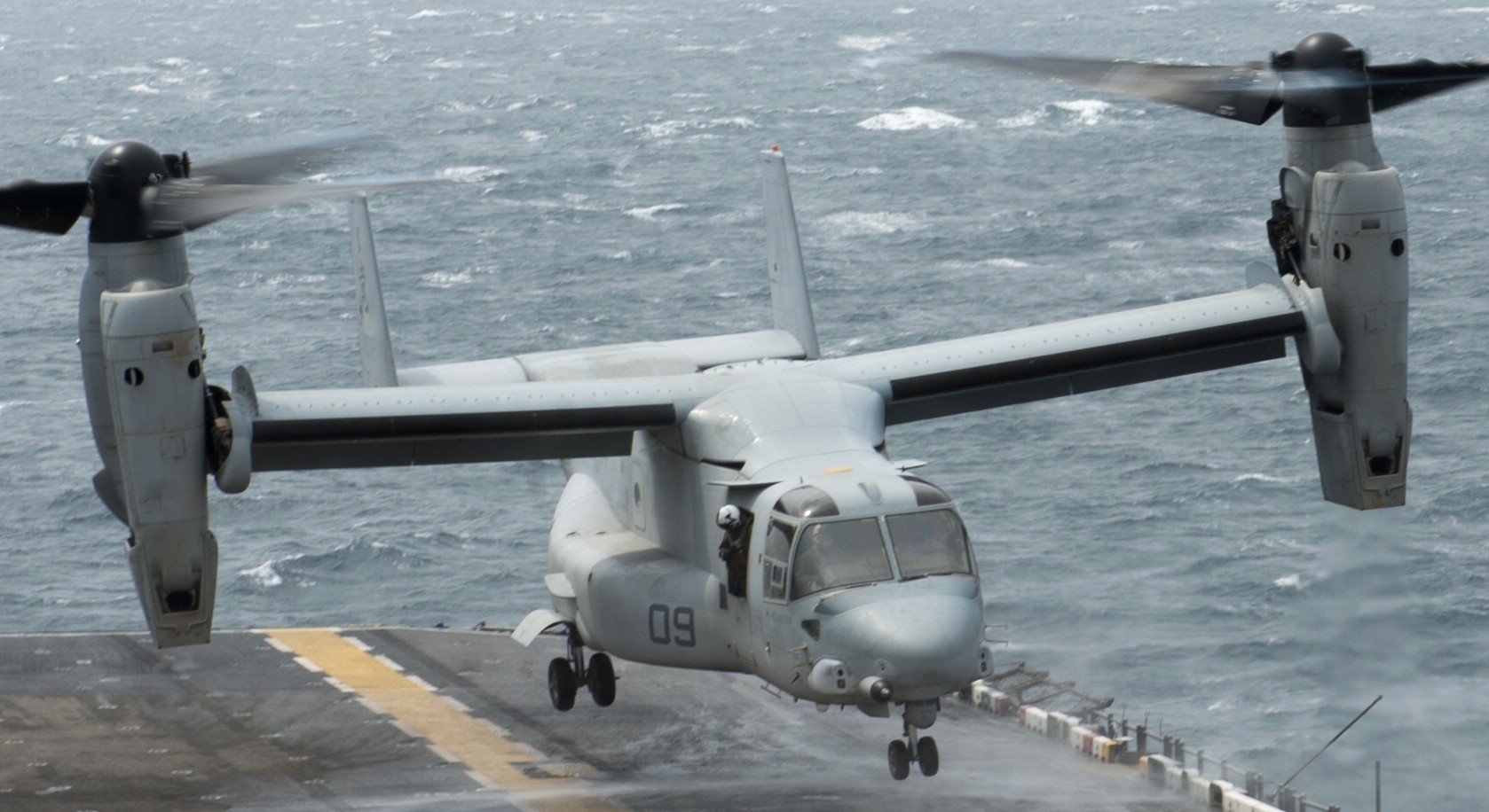 vmm-265 dragons mv-22b osprey uss bonhomme richard lhd-6 2014 39