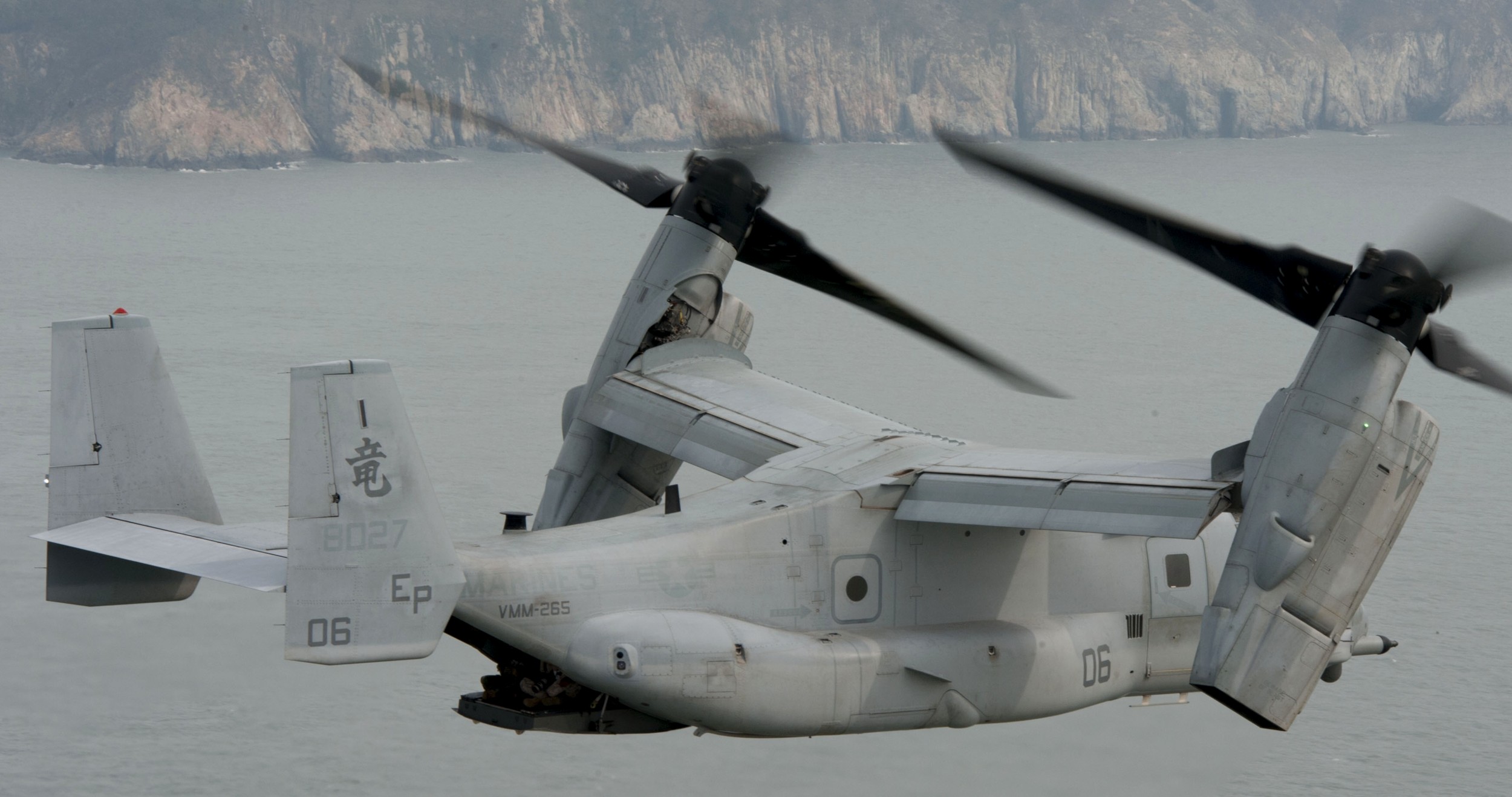 vmm-265 dragons mv-22b osprey uss bonhomme richard lhd-6 2014 40