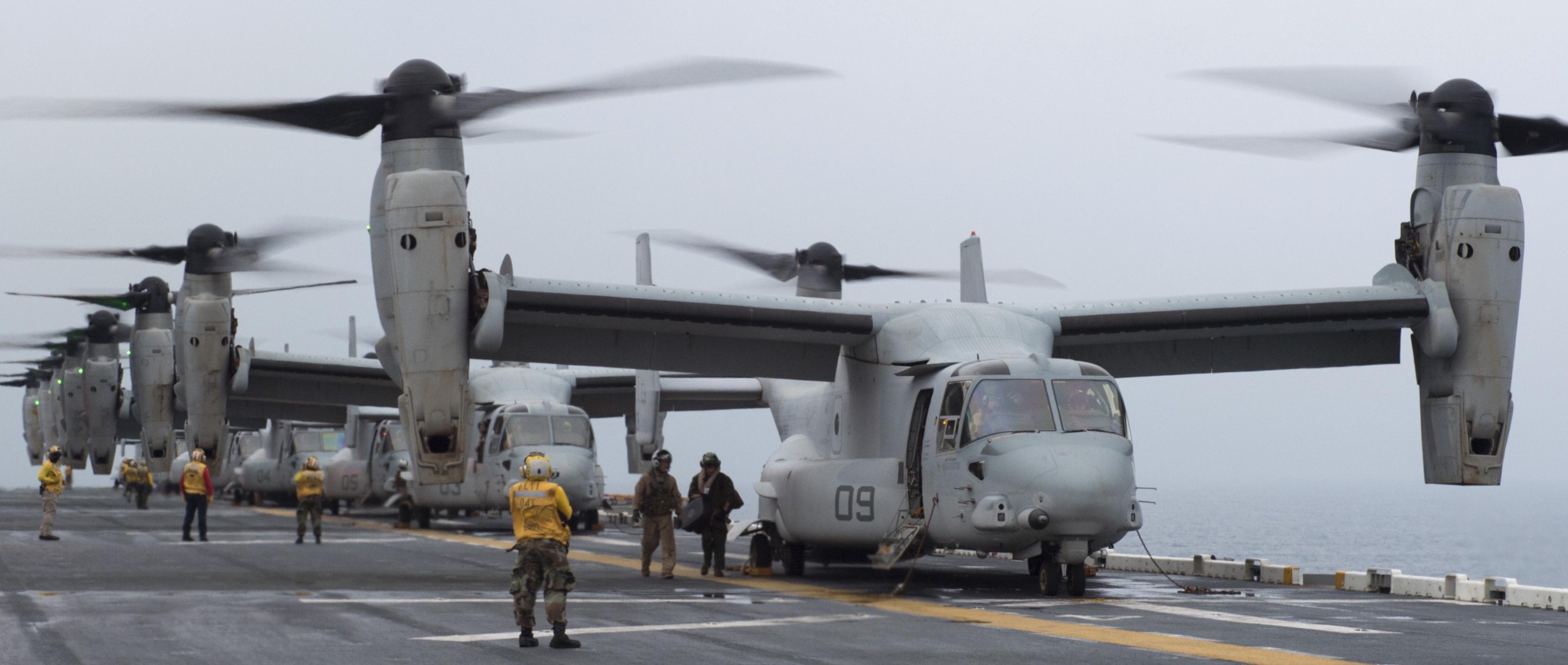 vmm-265 dragons mv-22b osprey uss bonhomme richard lhd-6 2015 60