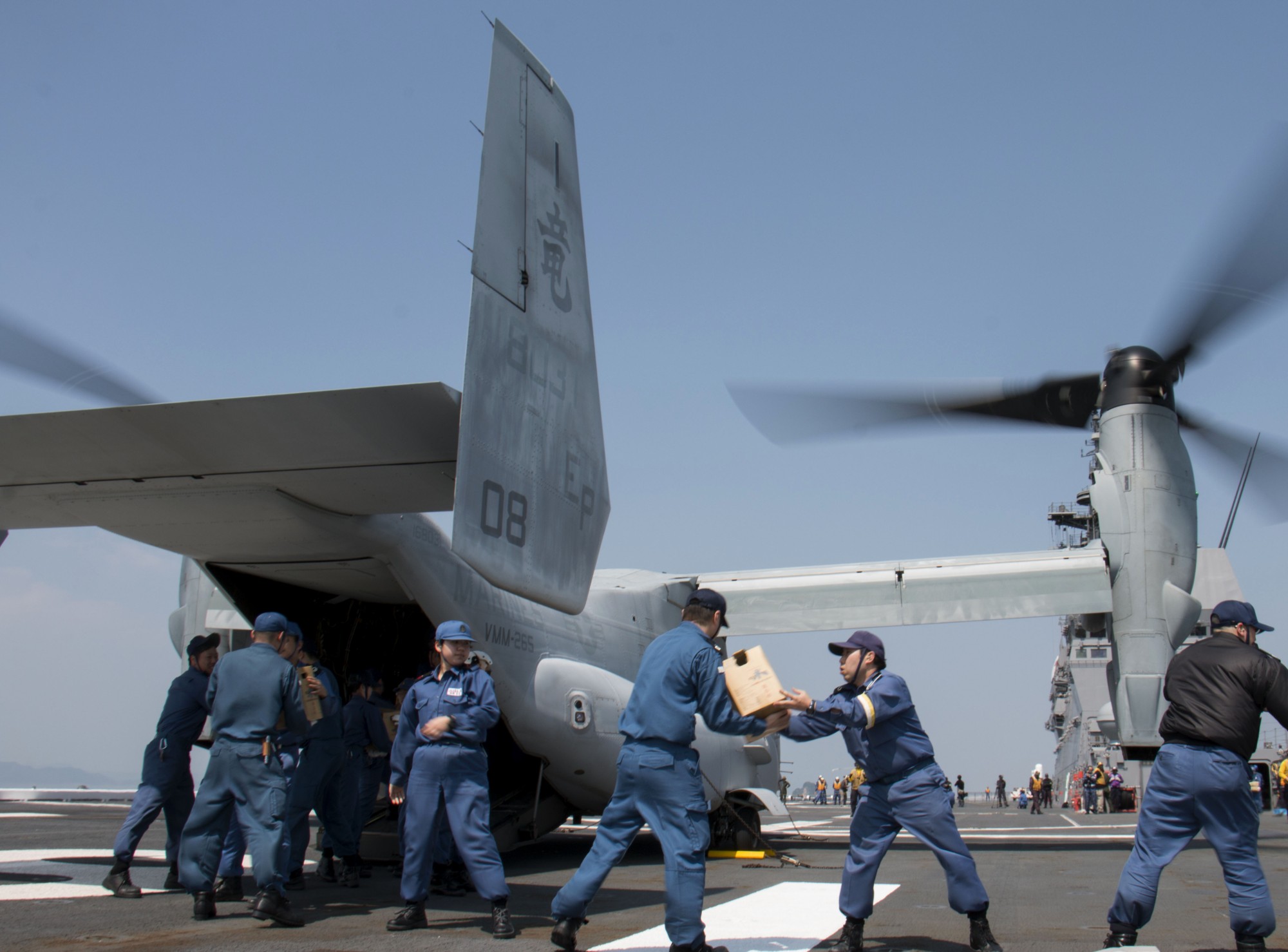 vmm-265 dragons mv-22b osprey jds hyuga ddh-181 2016 81