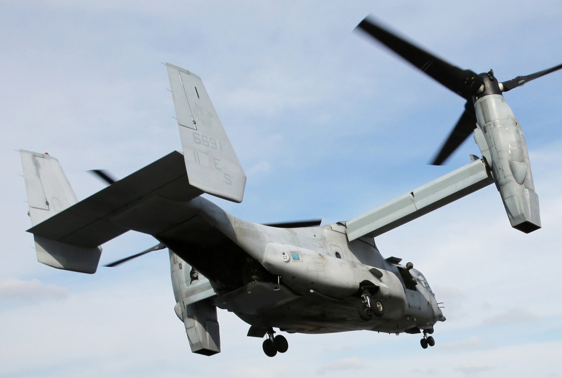 vmm-266 fighting griffins mv-22b osprey uss kearsarge lhd-3 2013 17