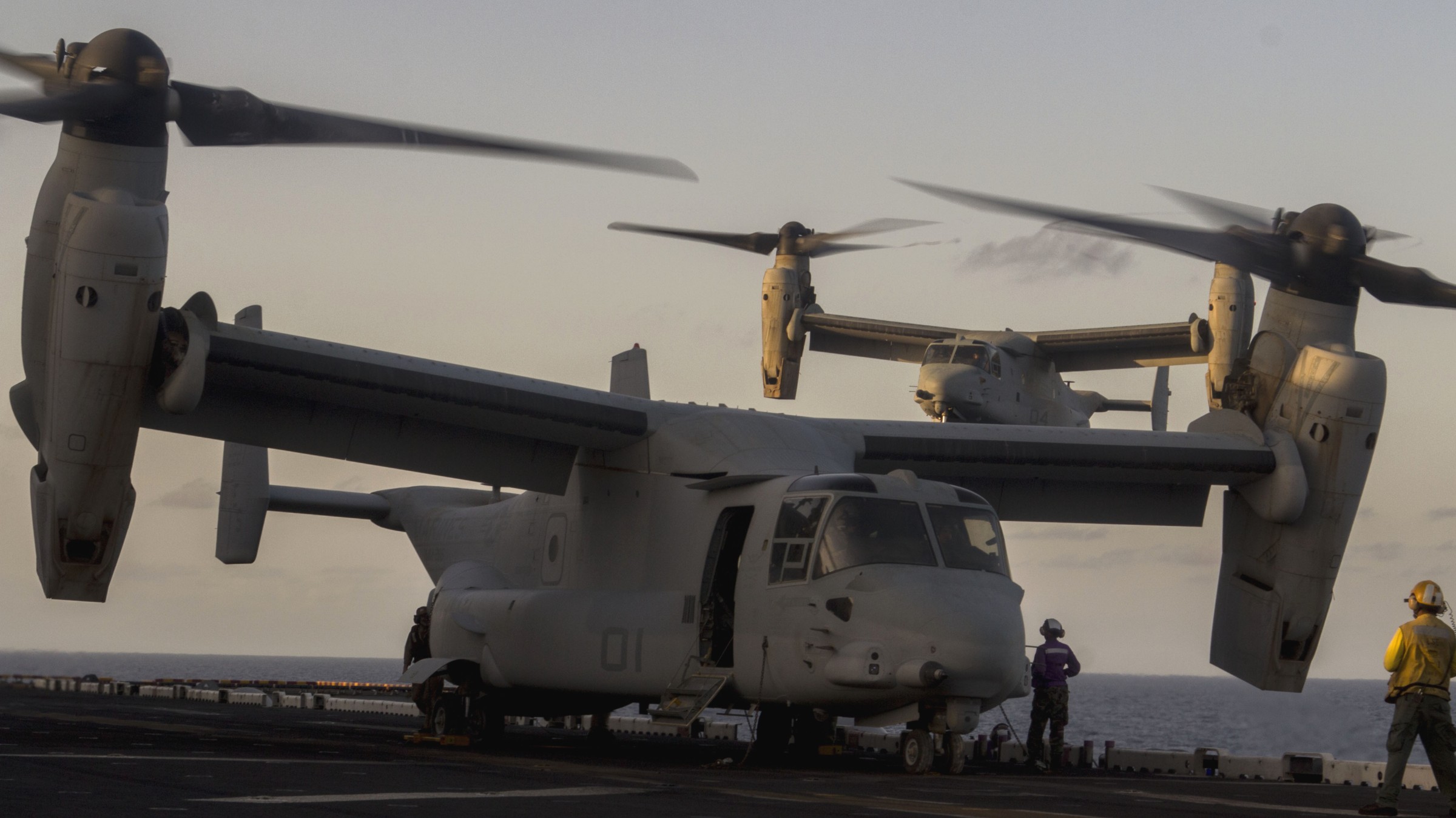 vmm-266 fighting griffins mv-22b osprey uss kearsarge lhd-3 2013 26
