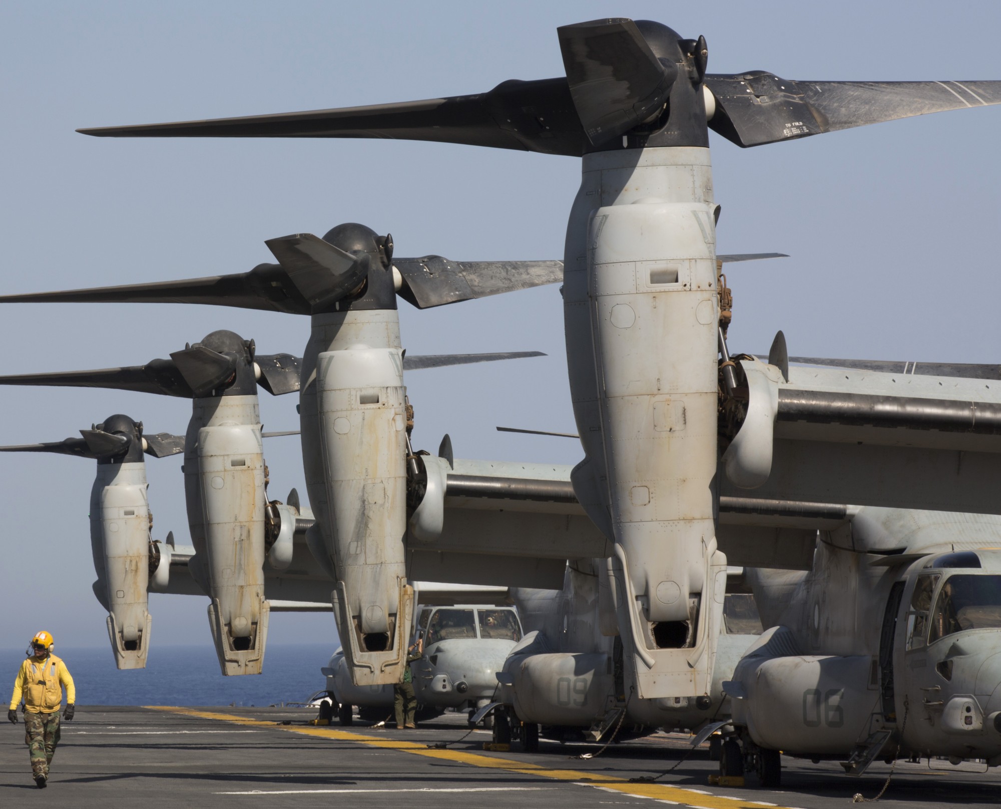 vmm-266 fighting griffins mv-22b osprey uss kearsarge lhd-3 2013 31