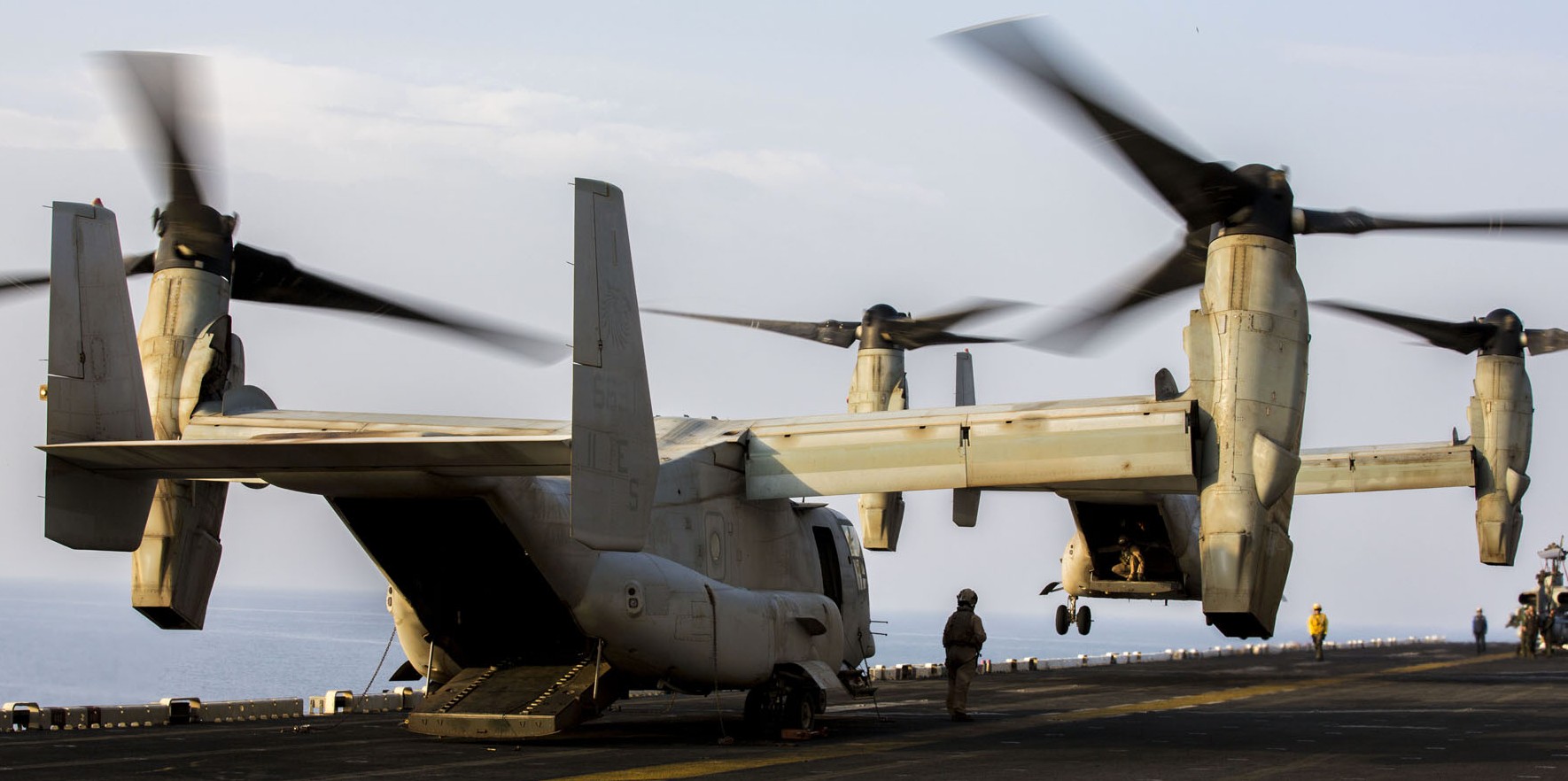marine medium tiltrotor squadron vmm-266 fighting griffins mv-22b osprey uss kearsarge lhd-3 2013 40