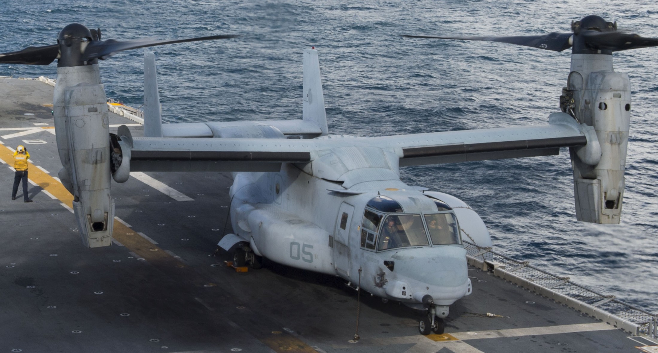 vmm-365 blue knights mv-22b osprey uss iwo jima lhd-7 2014 06
