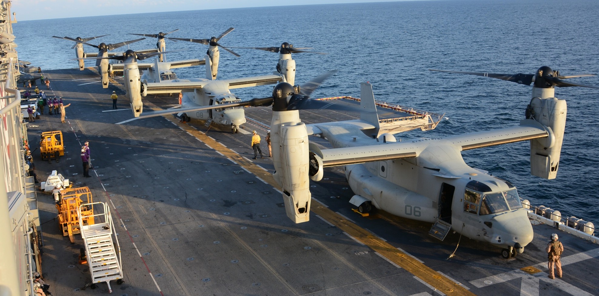 vmm-365 blue knights mv-22b osprey uss iwo jima lhd-7 2014 08