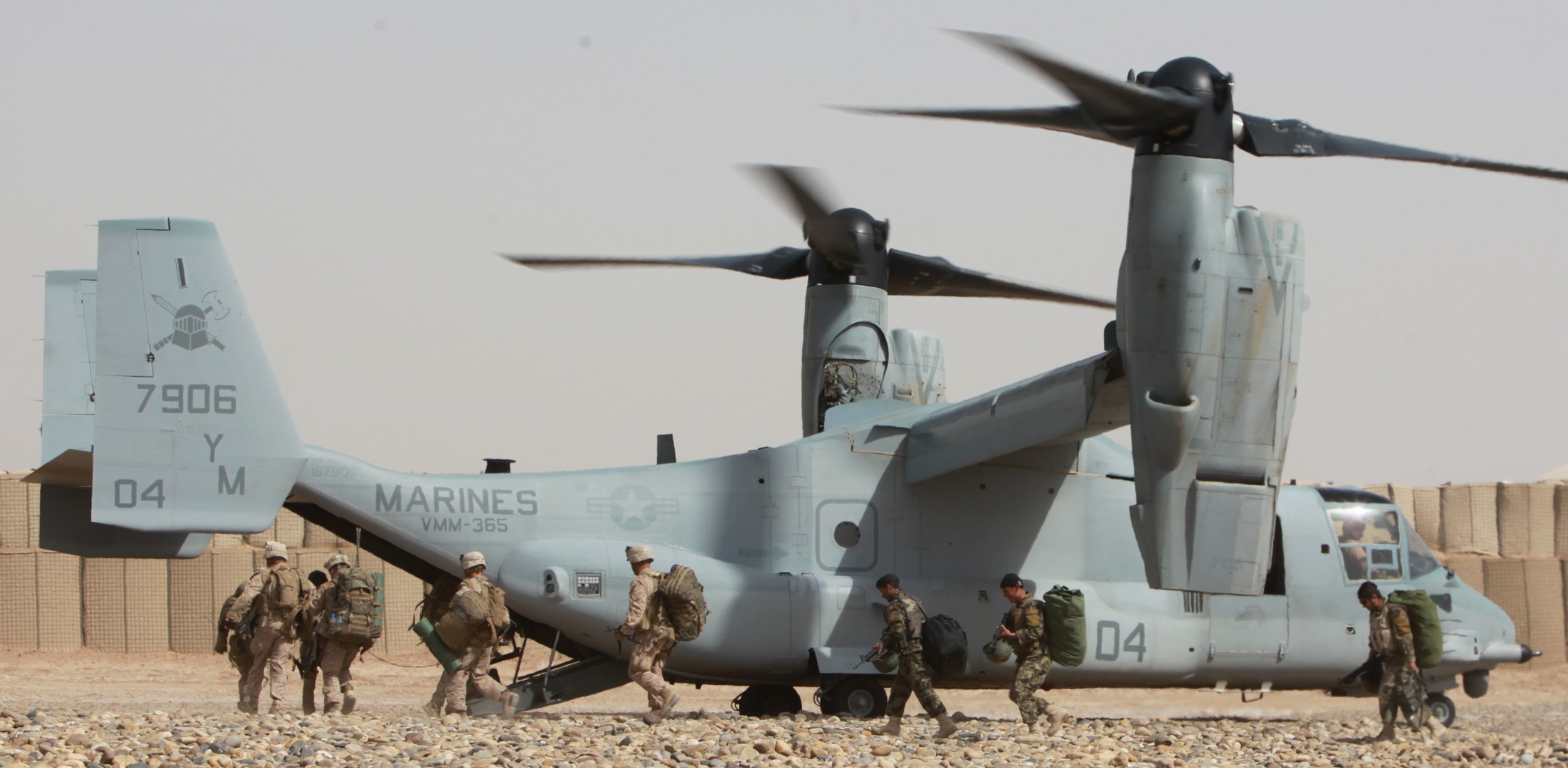 vmm-365 blue knights marine medium tiltrotor squadron mv-22b osprey mcas new river