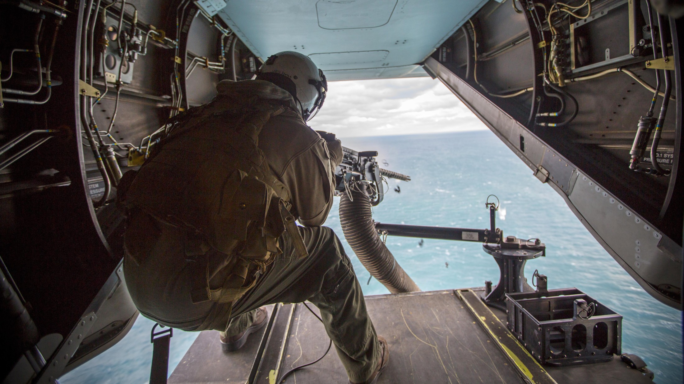 vmm-365 blue knights mv-22b osprey tail gunner exercise 2016 62