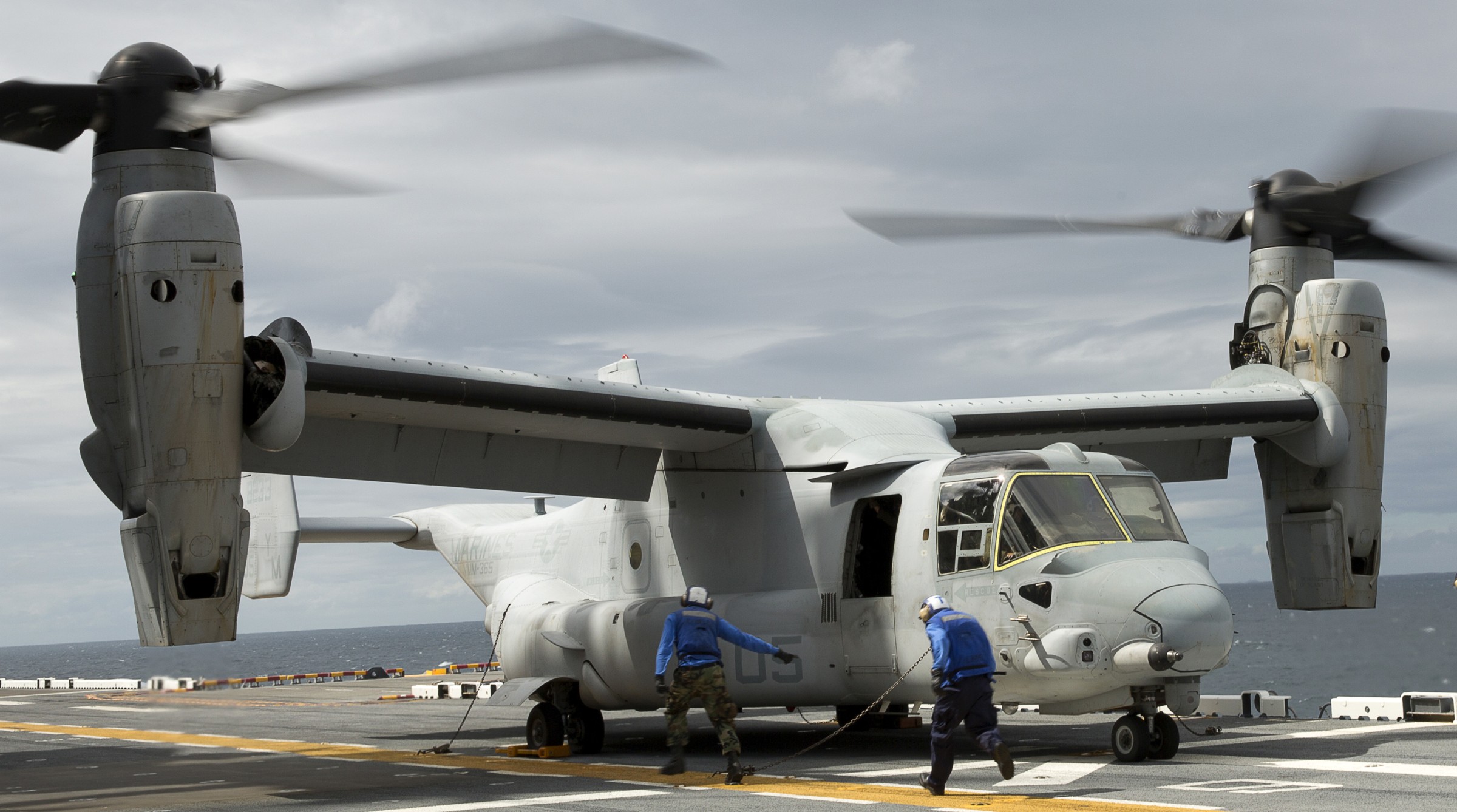 vmm-365 blue knights mv-22b osprey uss bataan lhd-5 2016 67
