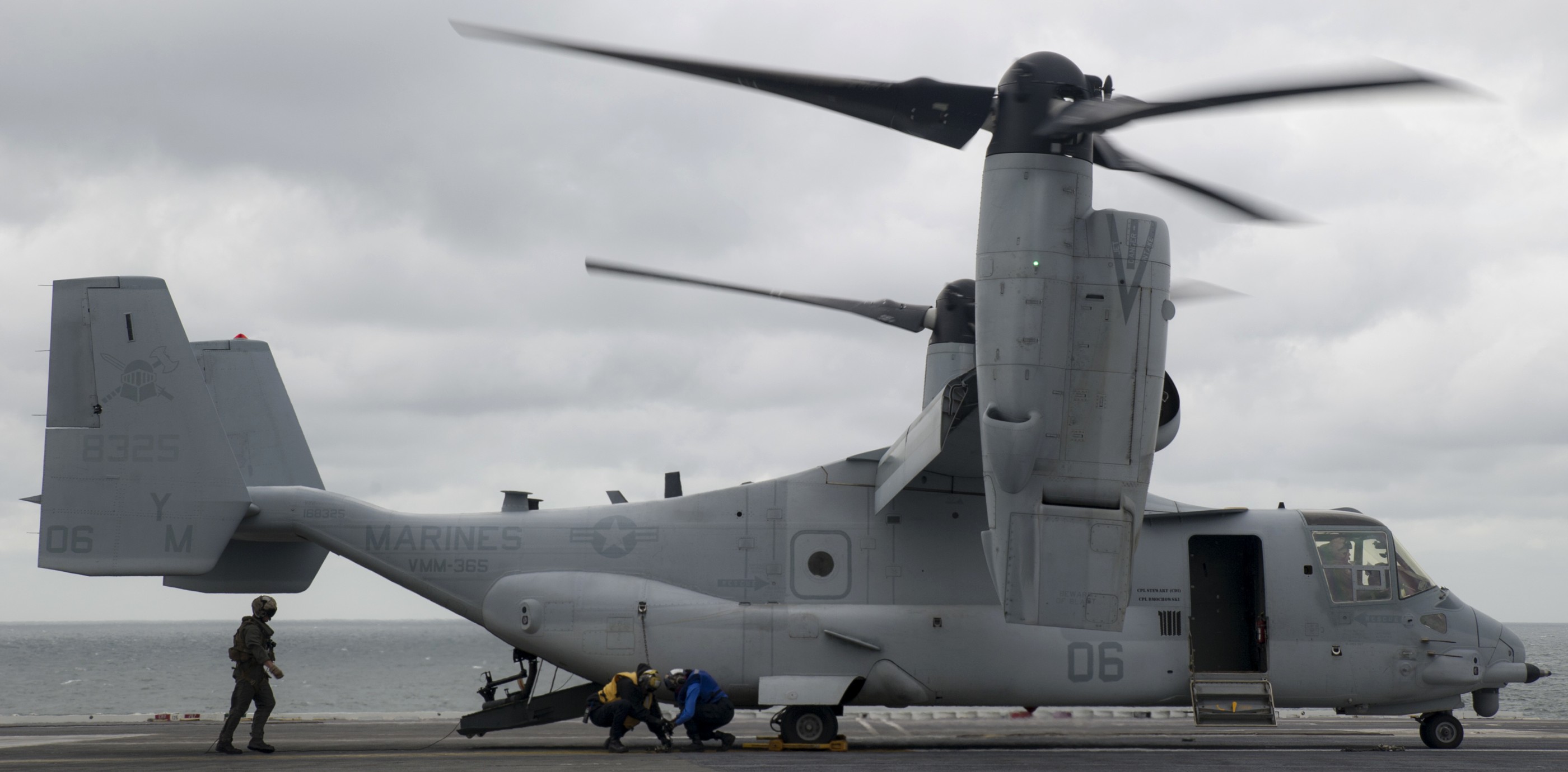 vmm-365 blue knights mv-22b osprey uss george washington cvn-73 2016 70