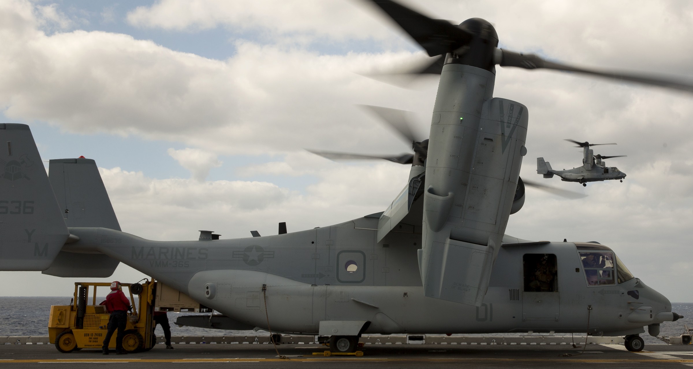 vmm-365 blue knights mv-22b osprey uss iwo jima lhd-7 2016 80