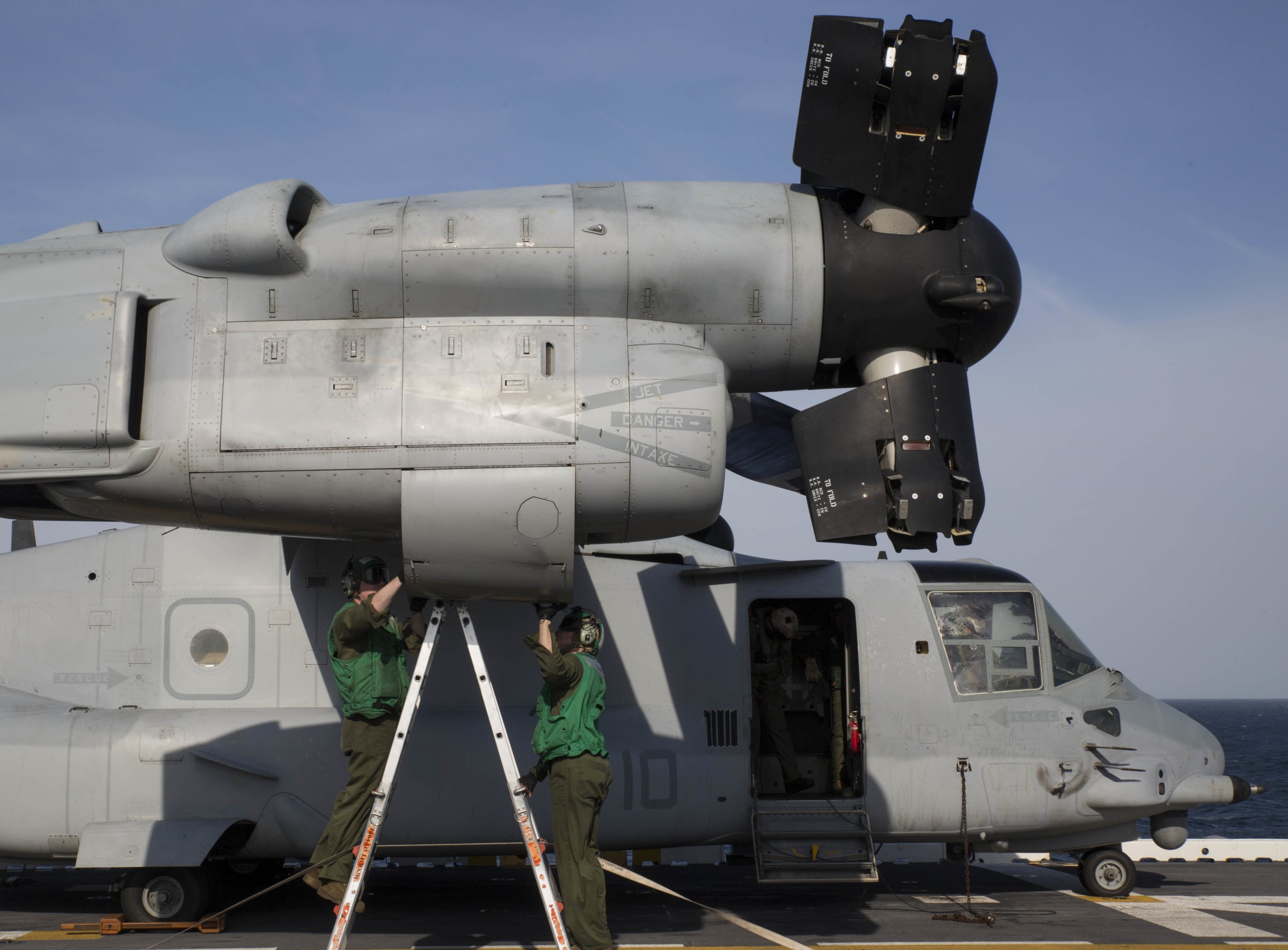 vmm-365 blue knights mv-22b osprey uss bataan lhd-5 2016 88