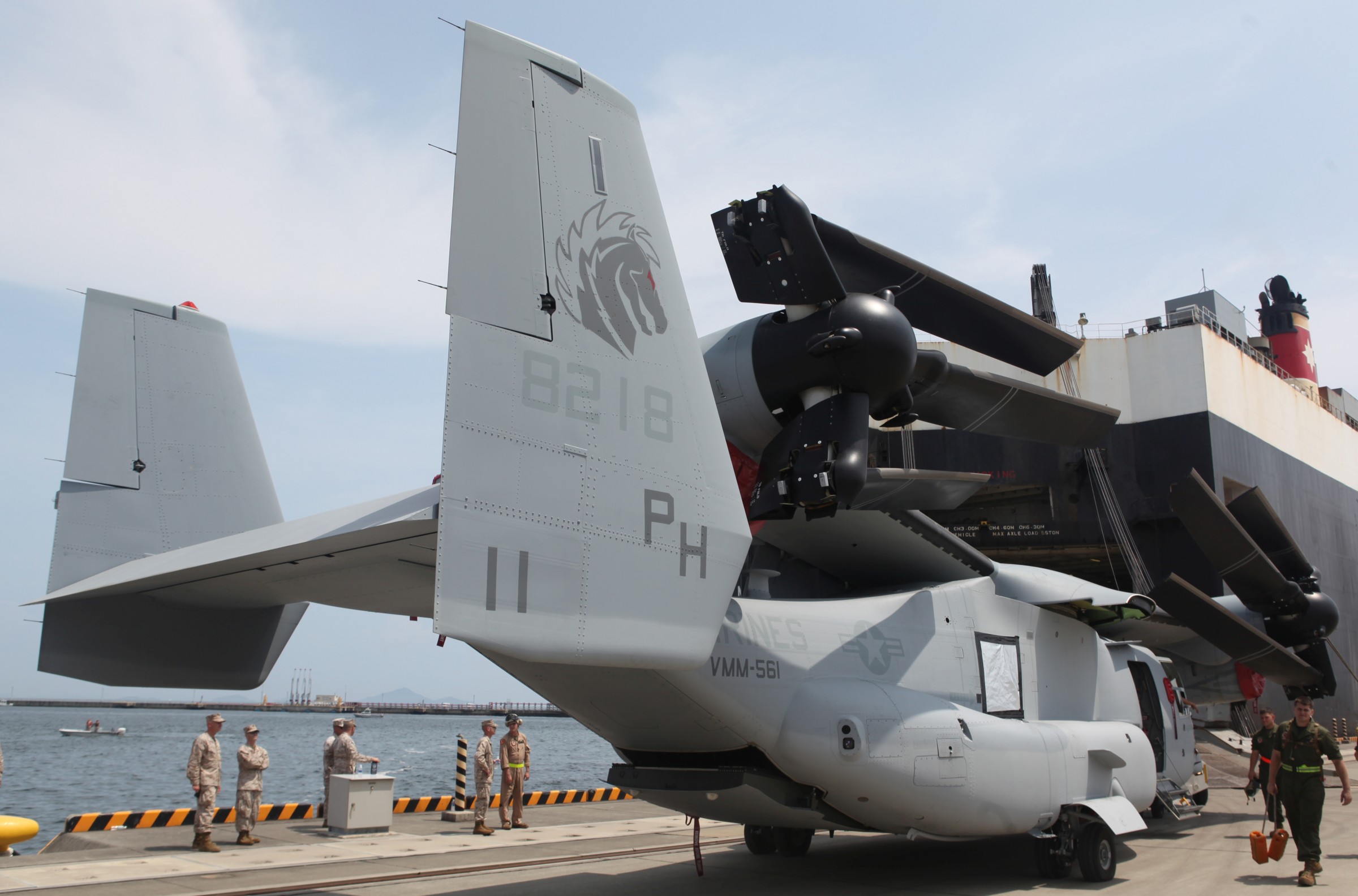 vmm-561 pale horse marine medium tiltrotor squadron mv-22b osprey usmc offload iwakuni japan 05