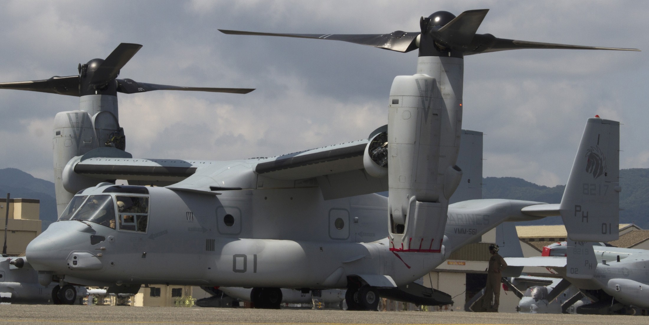 vmm-561 pale horse marine medium tiltrotor squadron mv-22b osprey usmc iwakuni 12