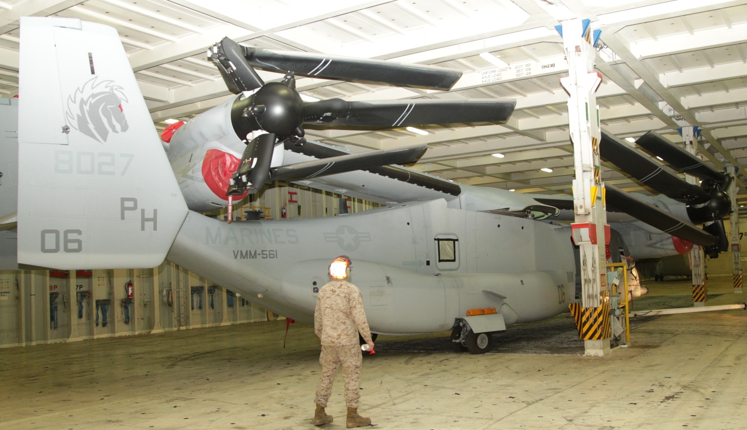 vmm-561 pale horse marine medium tiltrotor squadron mv-22b osprey usmc 04p