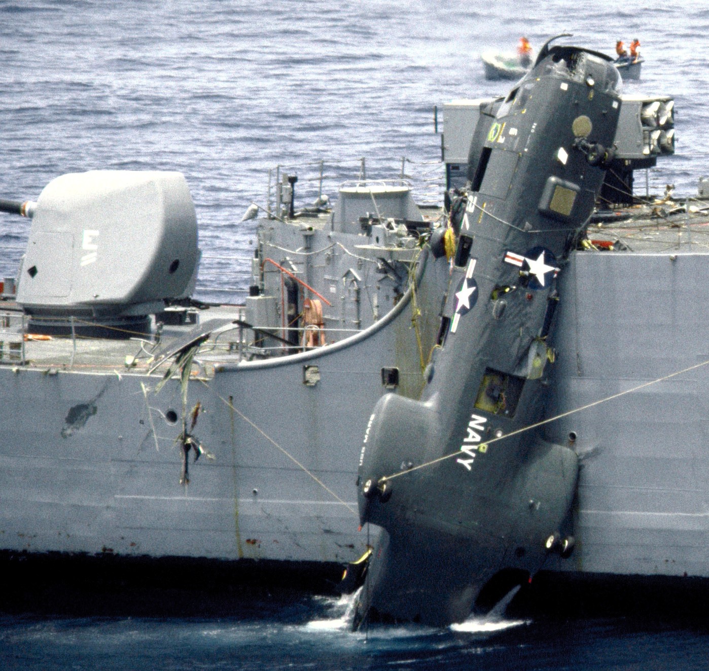 hc-11 gunbearers helicopter combat support squadron navy ch-46 sea knight 119