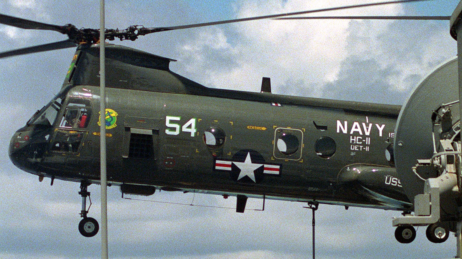 hc-11 gunbearers helicopter combat support squadron navy ch-46 sea knight 126
