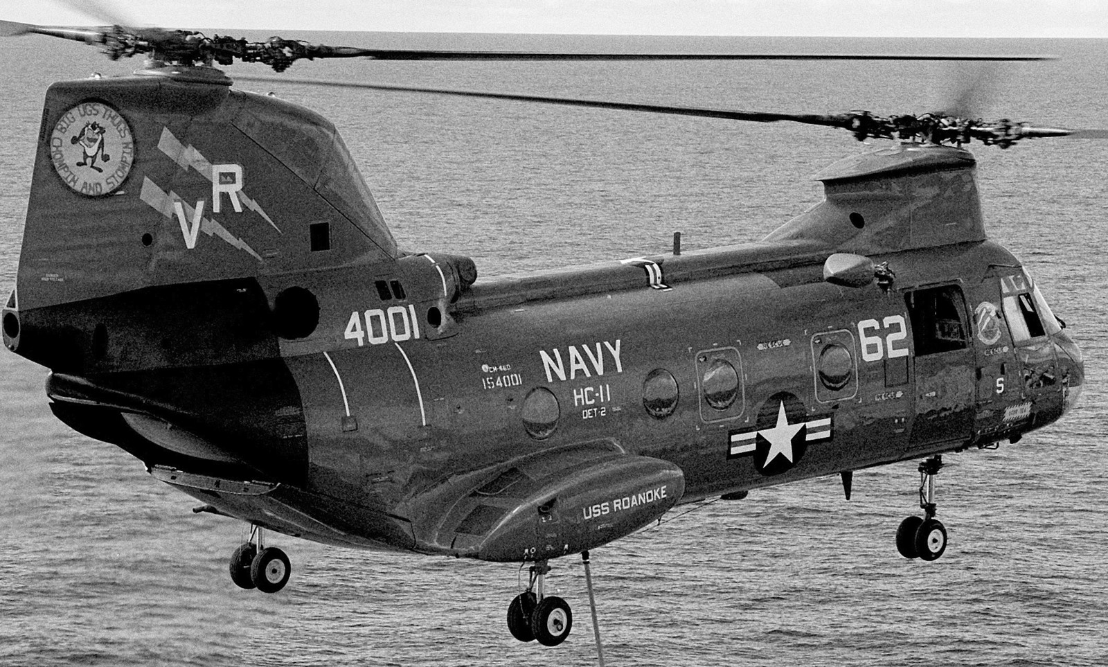 hc-11 gunbearers helicopter combat support squadron navy ch-46 sea knight 136