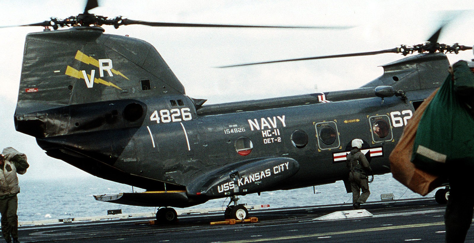 hc-11 gunbearers helicopter combat support squadron navy ch-46 sea knight 138