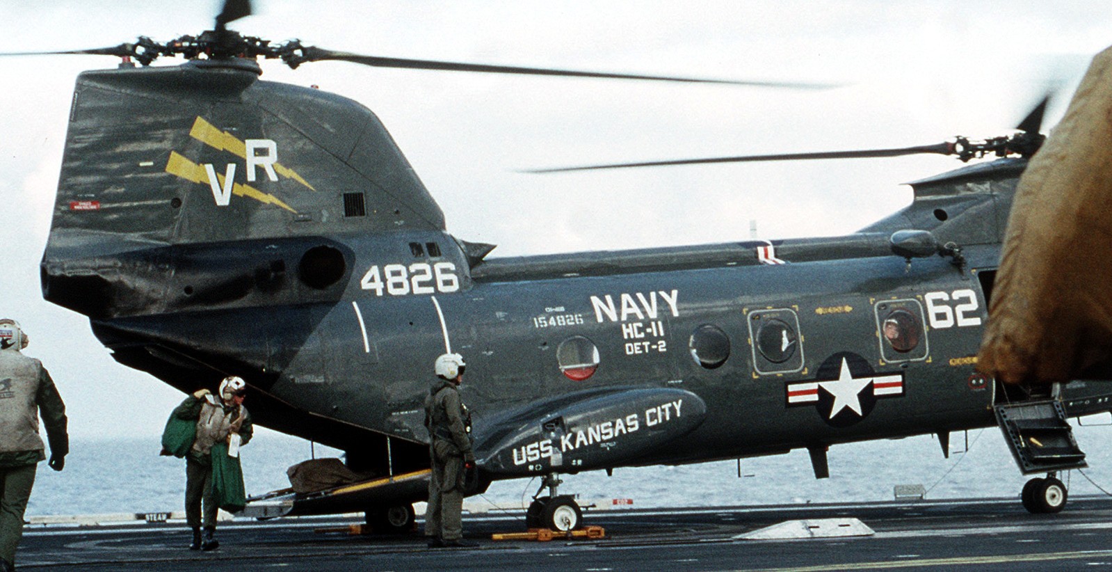 hc-11 gunbearers helicopter combat support squadron navy ch-46 sea knight 139