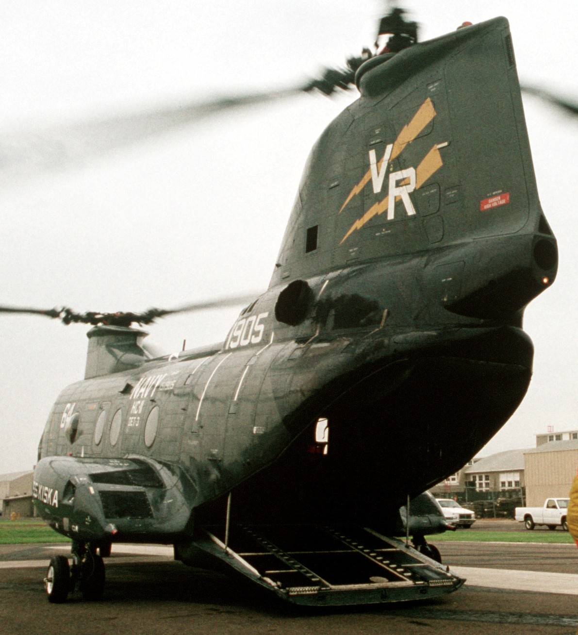 hc-11 gunbearers helicopter combat support squadron navy ch-46 sea knight 144