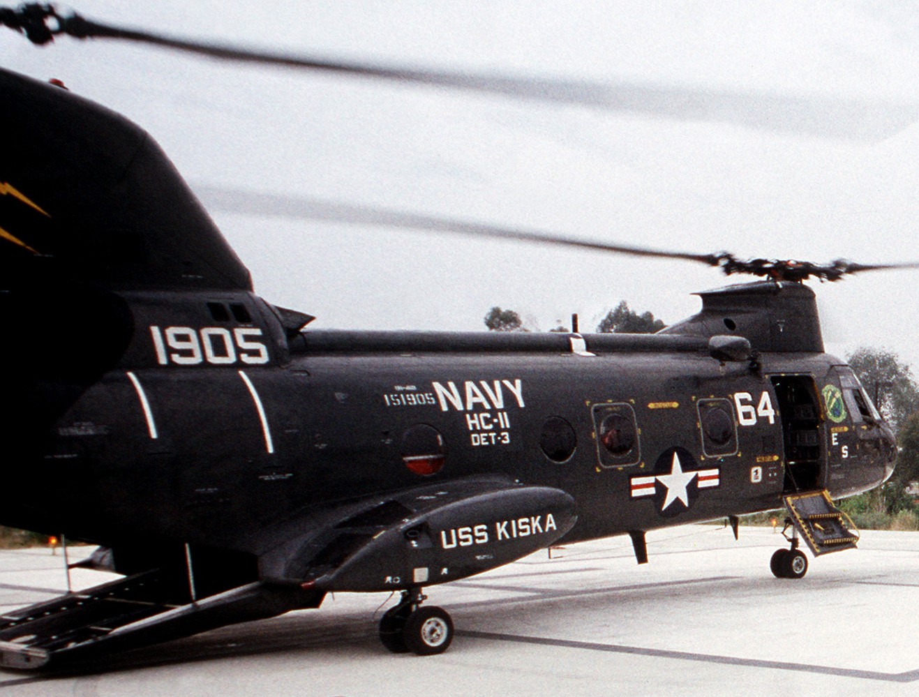 hc-11 gunbearers helicopter combat support squadron navy ch-46 sea knight 146