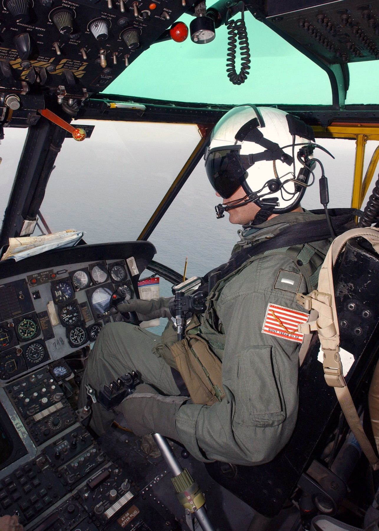 hc-2 fleet angels helicopter combat support squadron us navy uh-3h sea king 14 cockpit