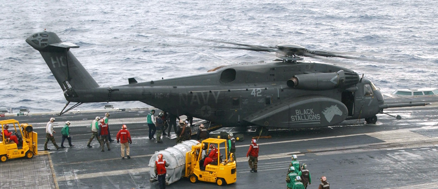hc-4 black stallions helicopter combat support squadron mh-53e sea dragon 16