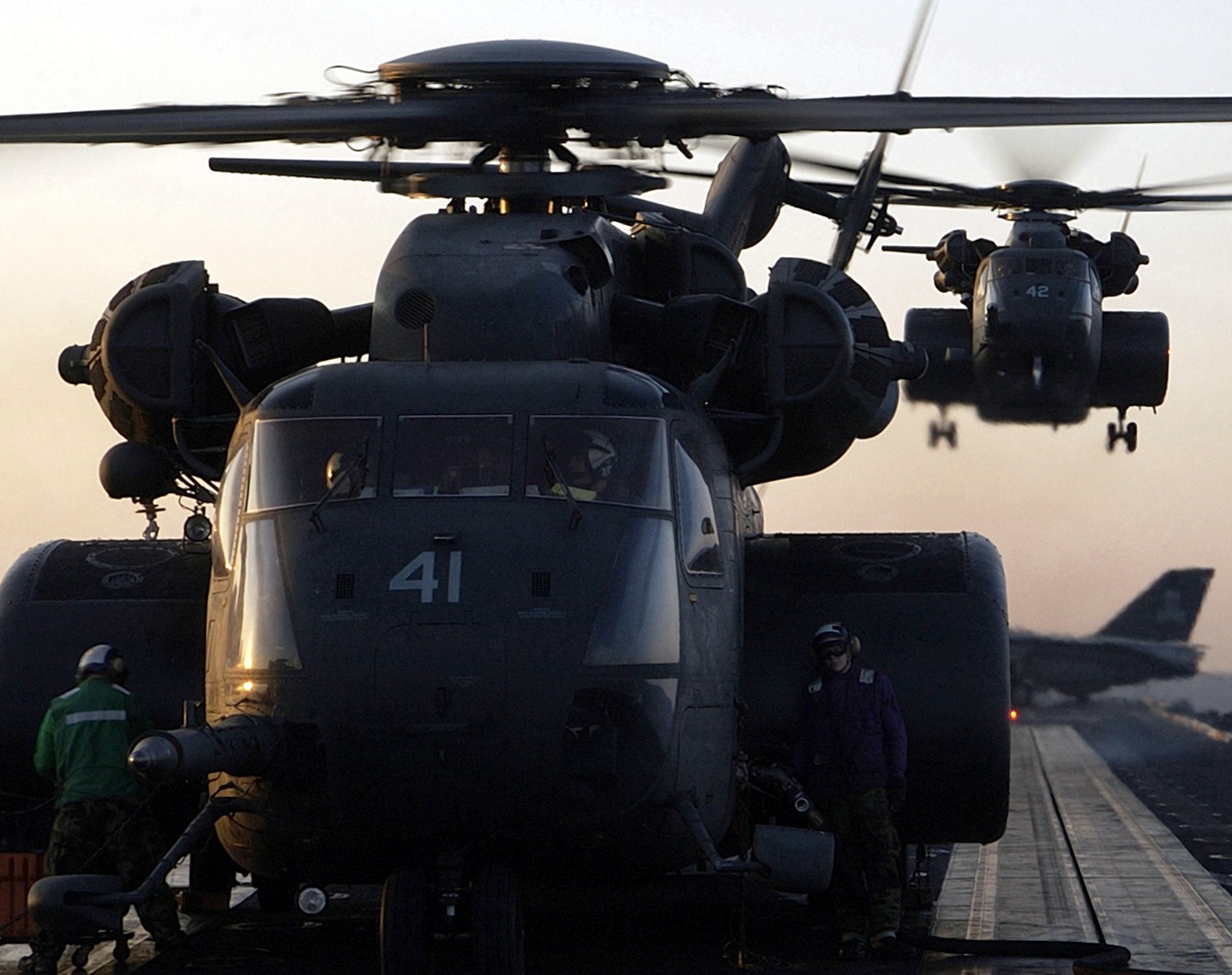 hc-4 black stallions helicopter combat support squadron mh-53e sea dragon 18