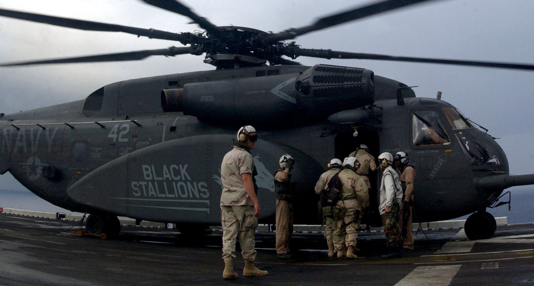 hc-4 black stallions helicopter combat support squadron mh-53e sea dragon 67