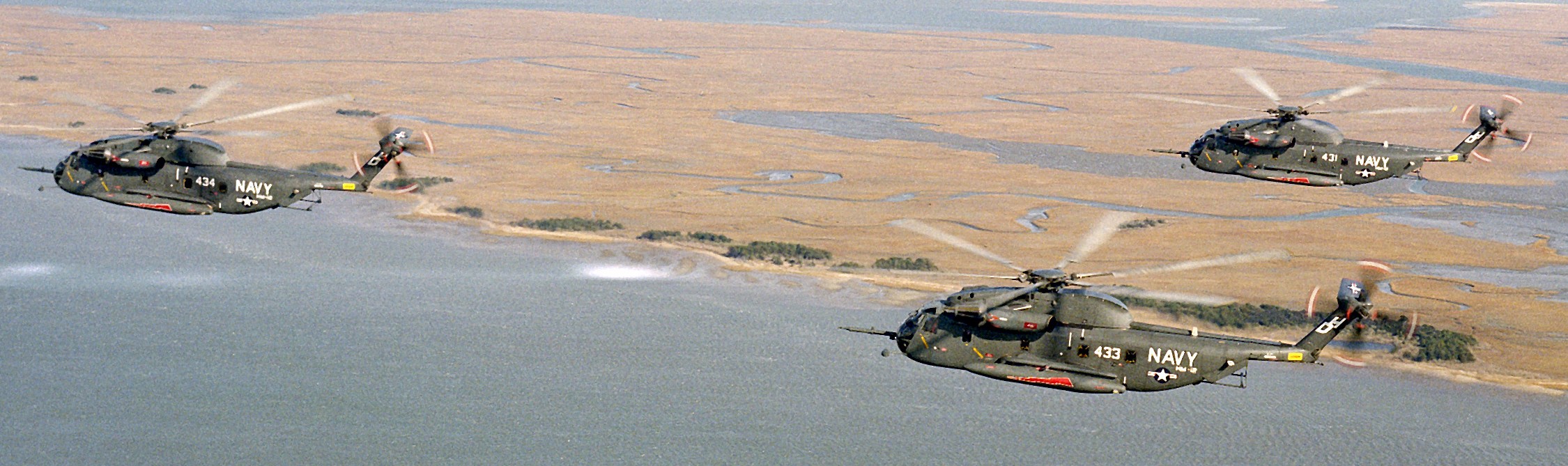 hm-12 sea dragons helicopter mine countermeasures squadron navy rh-53d sea stallion 02