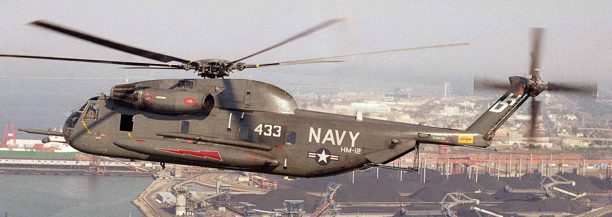 hm-12 sea dragons helicopter mine countermeasures squadron navy rh-53d sea stallion 11