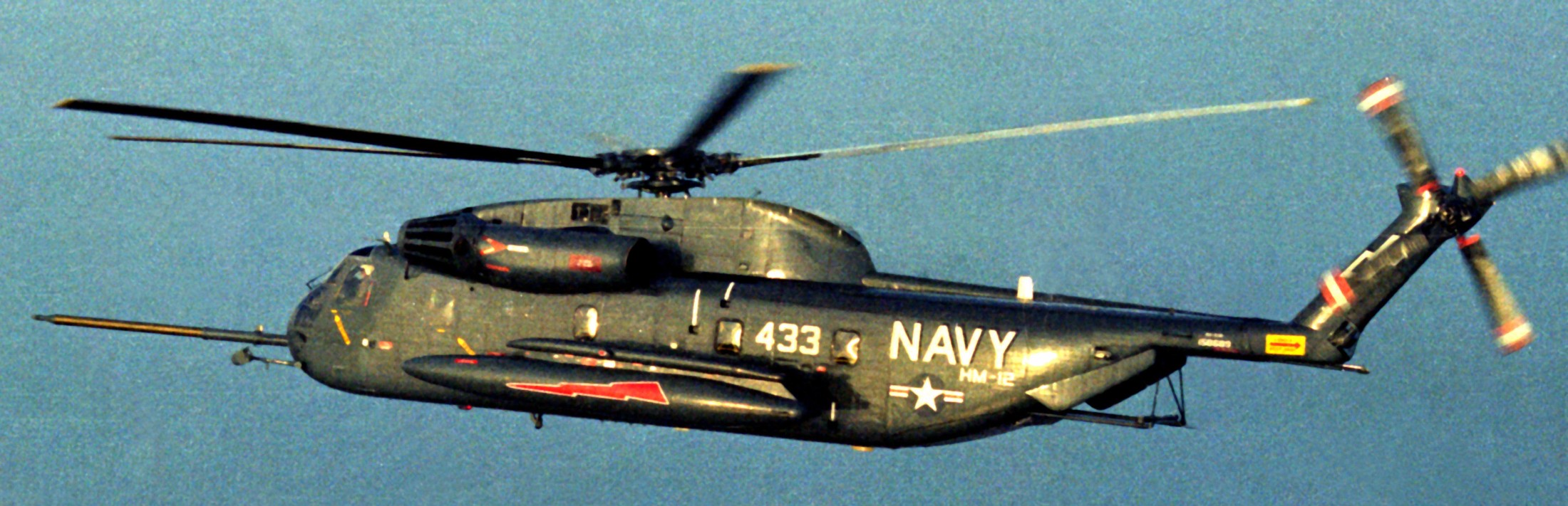hm-12 sea dragons helicopter mine countermeasures squadron navy rh-53d sea stallion 16