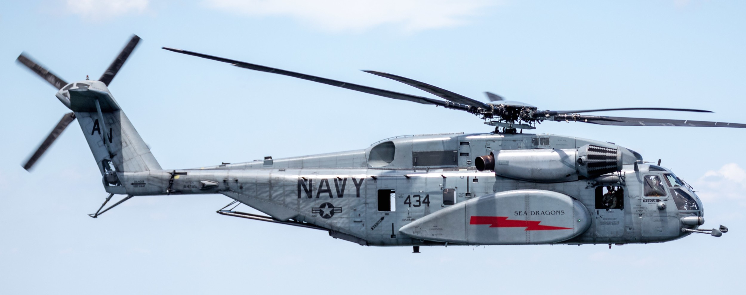 hm-12 sea dragons helicopter mine countermeasures squadron navy mh-53d 35