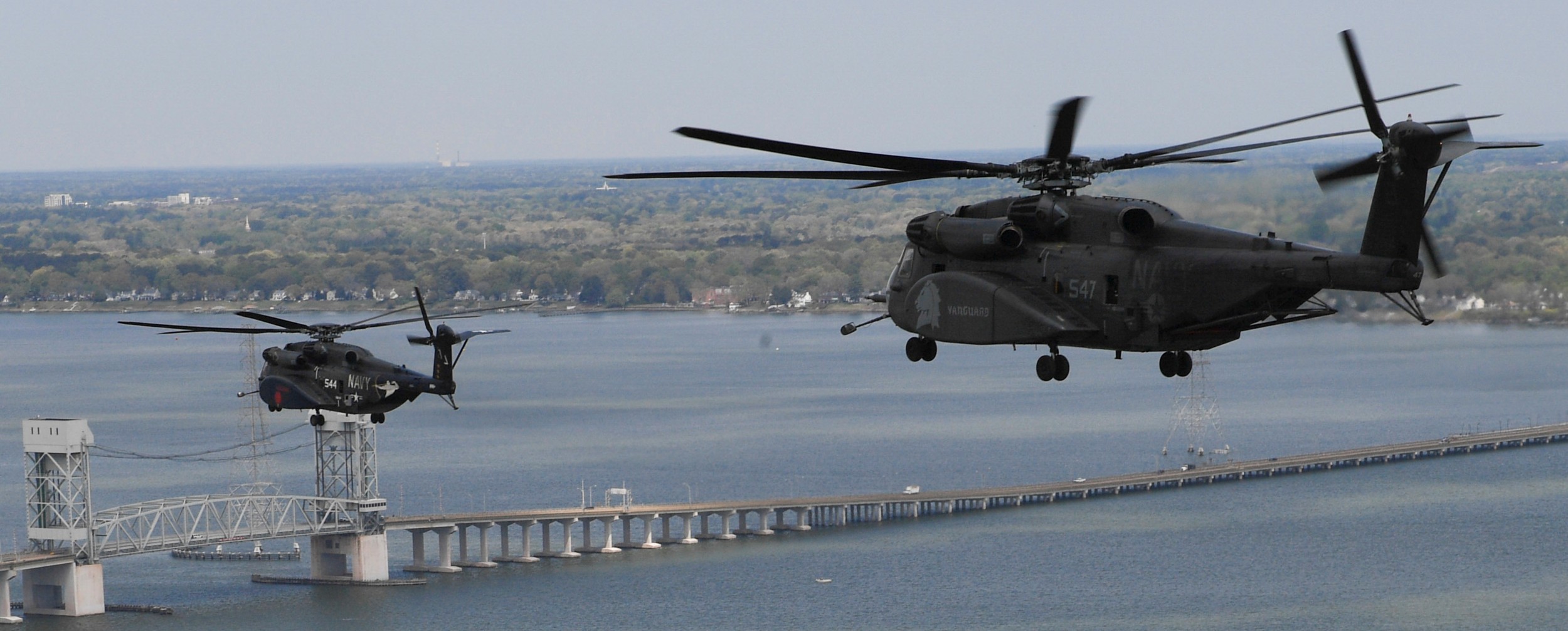 hm-14 vanguard helicopter mine countermeasures squadron navy mh-53e sea dragon 17