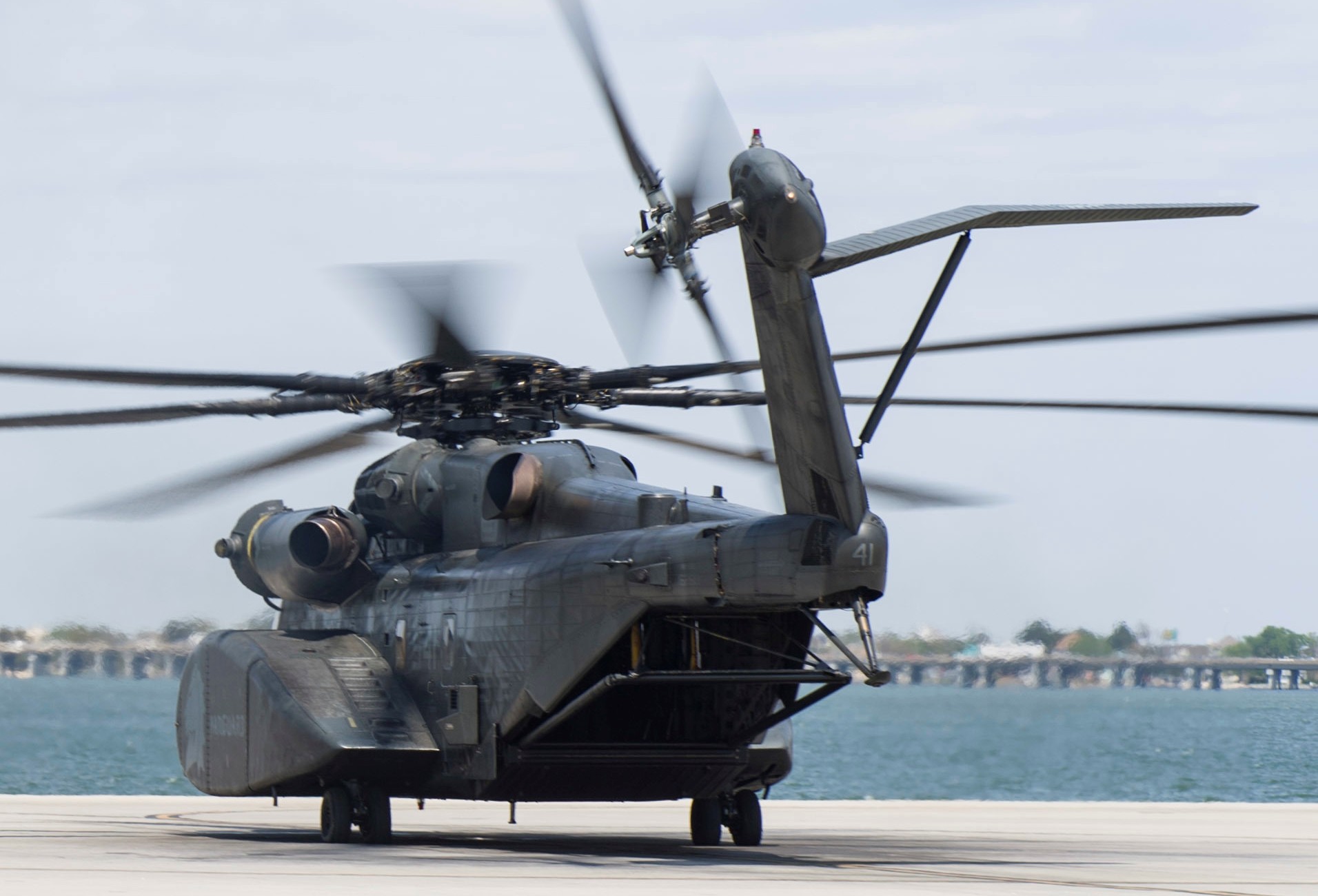 hm-14 vanguard helicopter mine countermeasures squadron navy mh-53e sea dragon 19