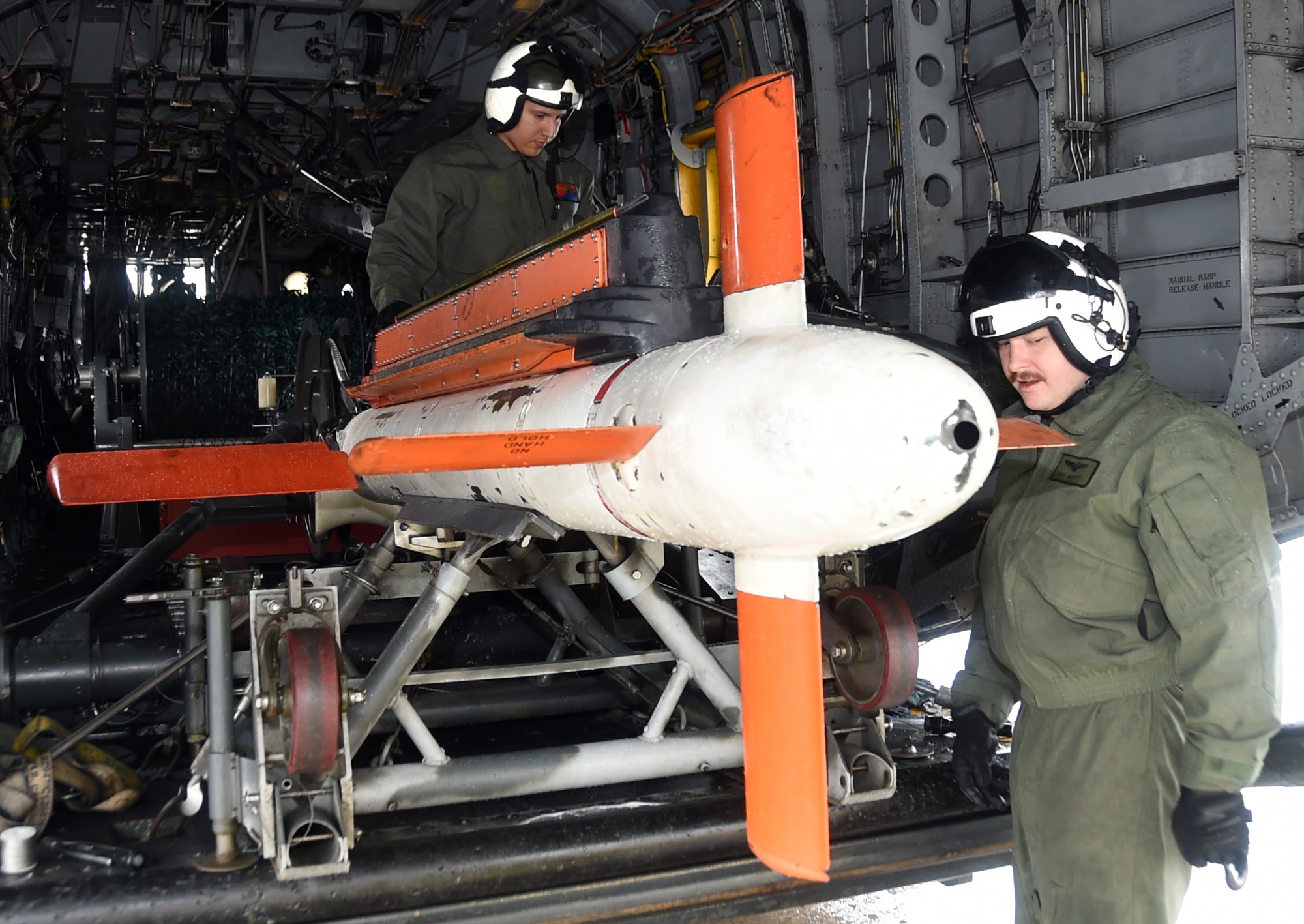 hm-14 vanguard helicopter mine countermeasures squadron navy mh-53e sea dragon 24 mine hunting system an/aqs-24a