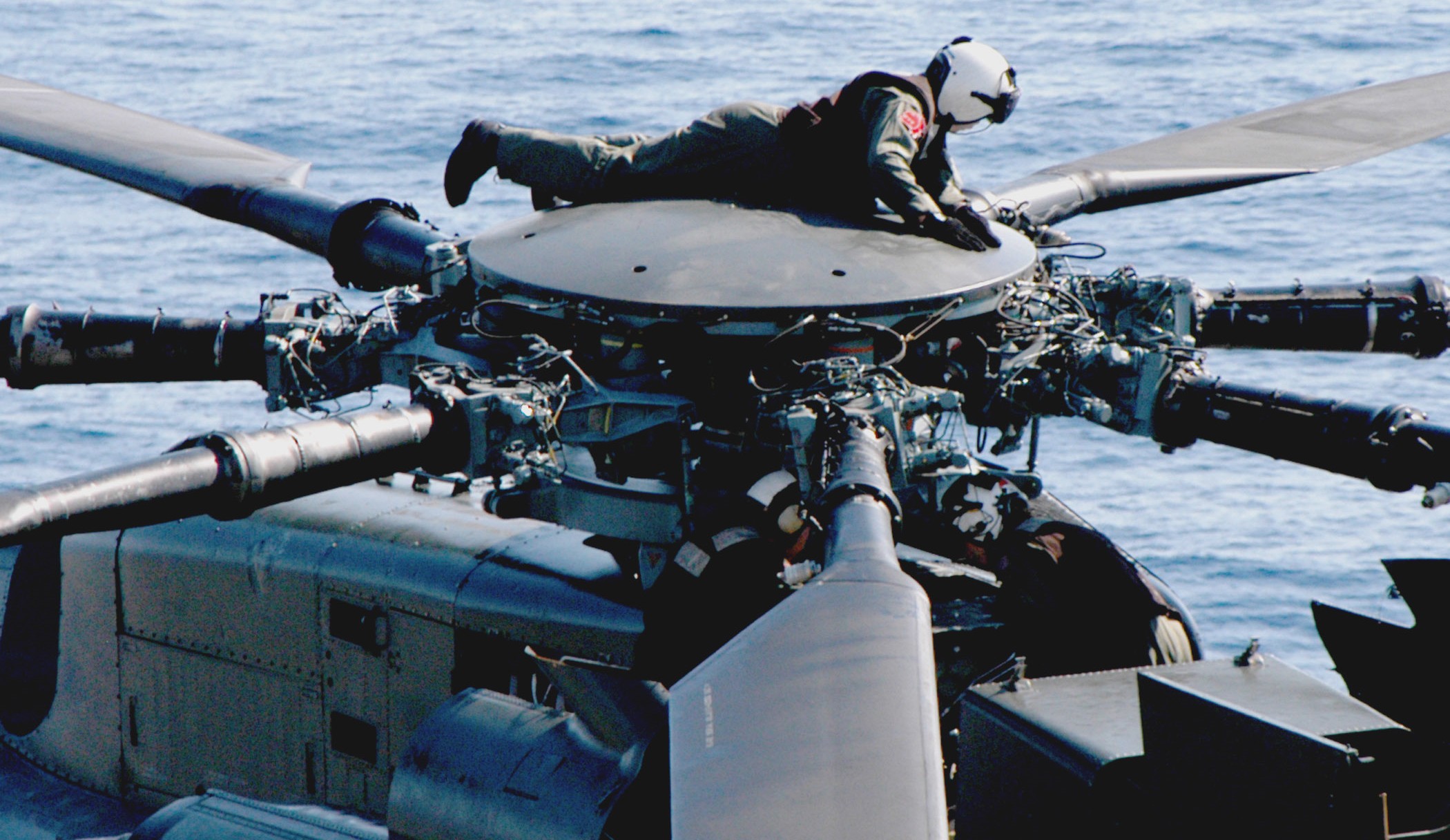 hm-14 vanguard helicopter mine countermeasures squadron navy mh-53e sea dragon 32